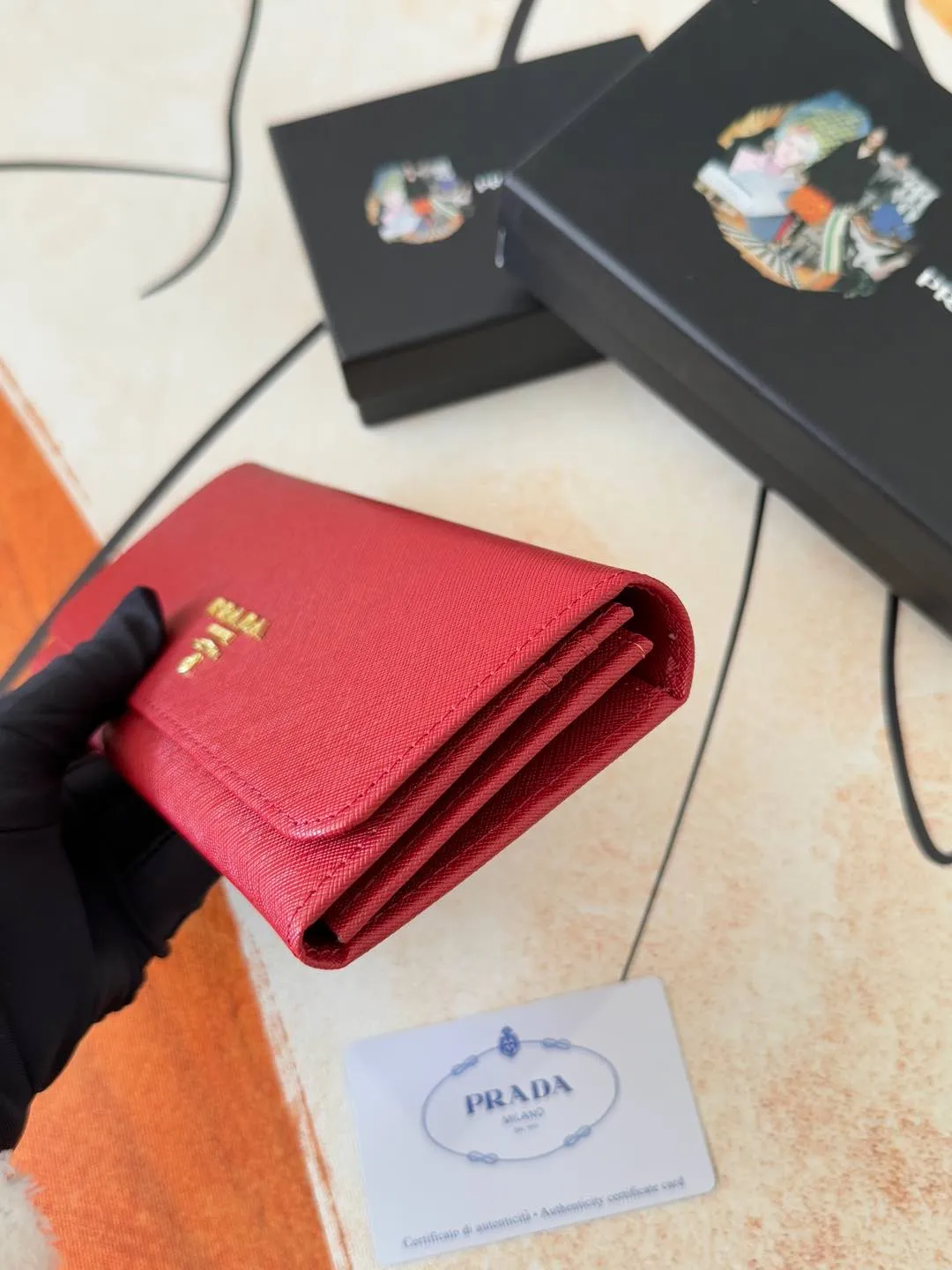 💰180💰Exclusive background hot model shipped: 💝 💝 Prada counter quality real shot [strong]! Model: LM1132 loose letter mark/gold hardware, original quality Leather: original cross pattern Colors are complete as shown in the picture ✌✌✌✌Length 19 Width 10 Height 2cm