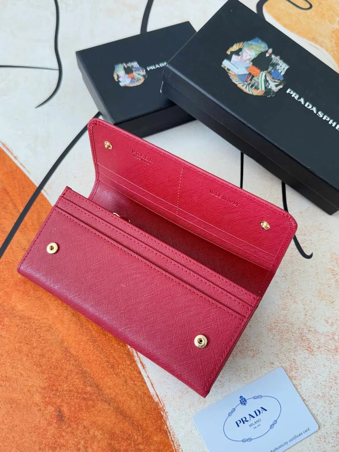 💰180💰Exclusive background hot model shipped: 💝 💝 Prada counter quality real shot [strong]! Model: LM1132 loose letter mark/gold hardware, original quality Leather: original cross pattern Colors are complete as shown in the picture ✌✌✌✌Length 19 Width 10 Height 2cm