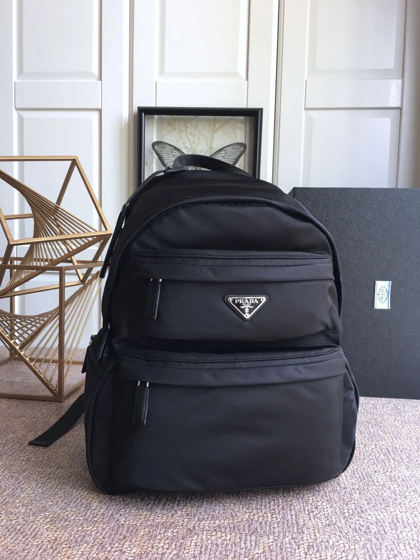 💰1320, P’s new backpack, 2VZ025 triangle logo 👏👏Original item, nylon material, adjustable straps, fabric Saffiano leather handles on the back, two-way zipper closure, two zippered outer pockets, nylon lining, one zippered inner pocket and one pocket sewn to the inner wall. 🎉🎉🎉Length 29×Height 40×Bottom 17cm👍👍👍💰