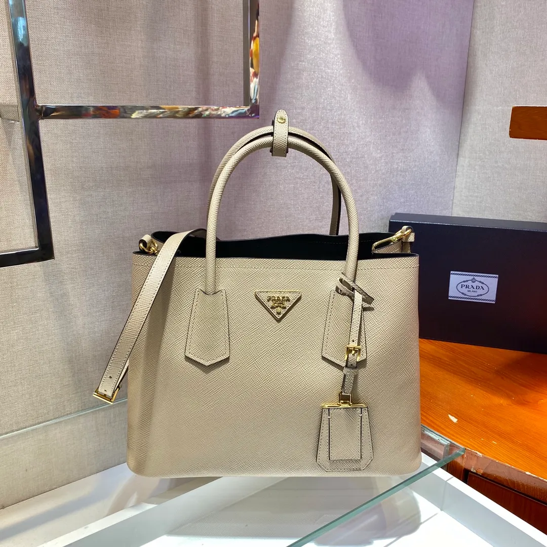 💰2040, P’s classic model 1BG775, new colors have arrived [color][color][color], fully upgraded, using imported thick cross-grain cow + contrasting calf leather inside, top brushed hardware, color matching handle, 175 OEM code, a timeless shopping bag [naughty][naughty][naughty], fashionable and generous, length 33x height 24.5x bottom 14cm