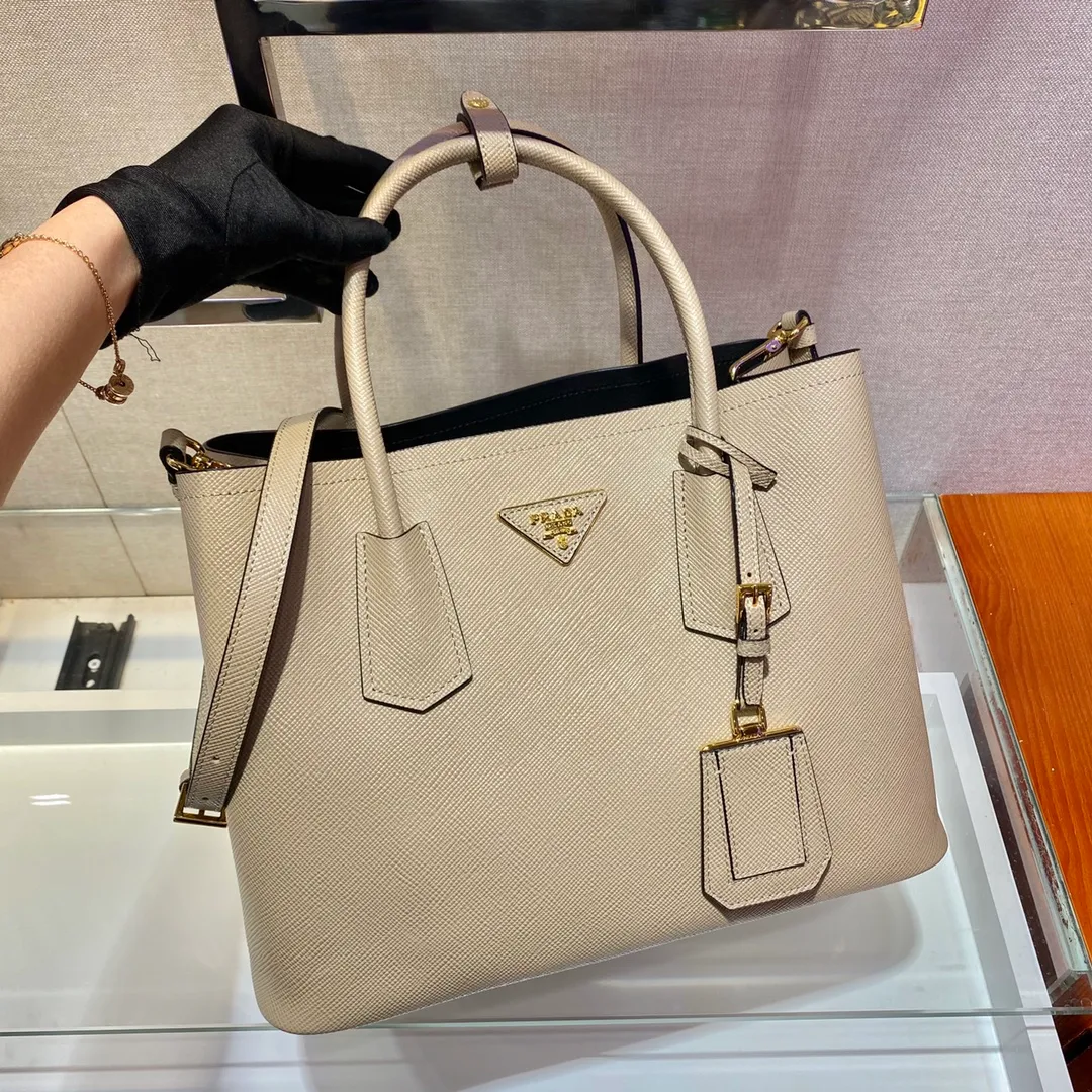 💰2040, P’s classic model 1BG775, new colors have arrived [color][color][color], fully upgraded, using imported thick cross-grain cow + contrasting calf leather inside, top brushed hardware, color matching handle, 175 OEM code, a timeless shopping bag [naughty][naughty][naughty], fashionable and generous, length 33x height 24.5x bottom 14cm