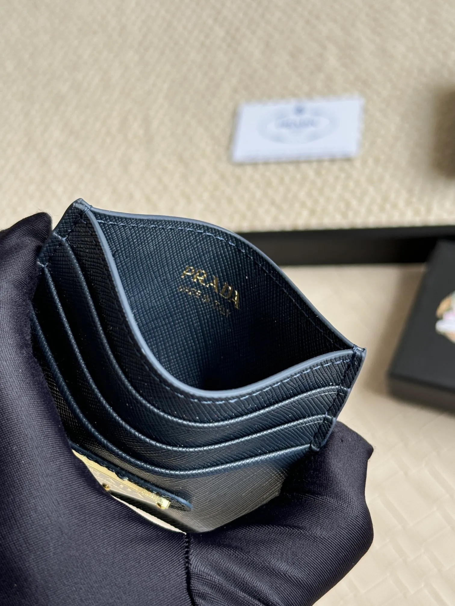 💰100prada popular card holder, unisex small card holder, black, model 1MC025 Triangle Wheat series, nine colors, made of cross-grain cowhide, 6 card slots ➕ a middle mezzanine, which can hold multiple cards and zeros 💰, size 11.2×8.5cm, taken in kind, what you see is what you get