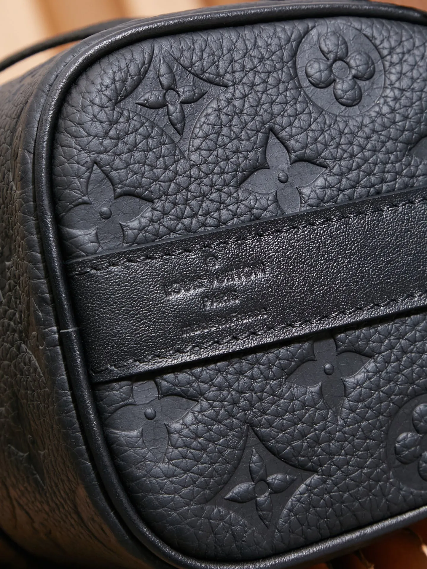 P¥960👉nfc163C01 dynamic chip version👈[Top-level inspection-free all-steel hardware] The mini version of the keepall series reproduces new ideas. Taurillon monogram cow leather creates a classic structure, reinforced side straps and removable leather nameplates continue the iconic elements, with double handles and shoulder straps, providing an excellent choice for urban elites. taurillon monogram embossed cowhide check, cowhide leather trim, fabric lining, metal hardware, zipper closure, large main compartment, interior patch pocket, removable name tag, removable and adjustable shoulder strap! ! Model: m20900; Size: 25x15x11cm