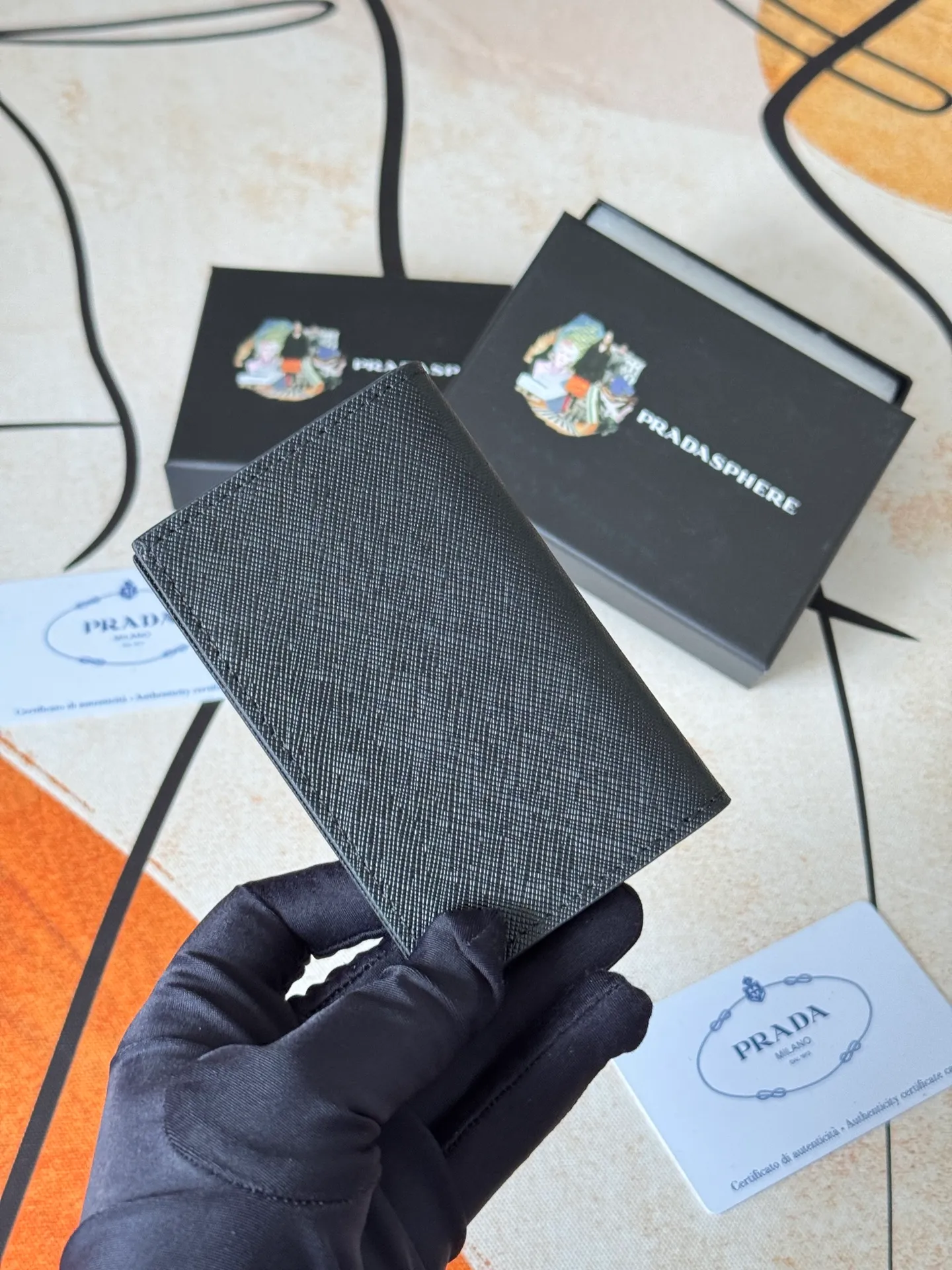 💰120💰prada cross pattern unisex card holder, can be placed in pockets, bags, and can be held in hand, made of cross pattern imported calfskin, pocket card holder, can hold change, 6 card slots, simple and elegant fashion trend. Model 2MC101, color as shown in the picture, size 11×7cm,