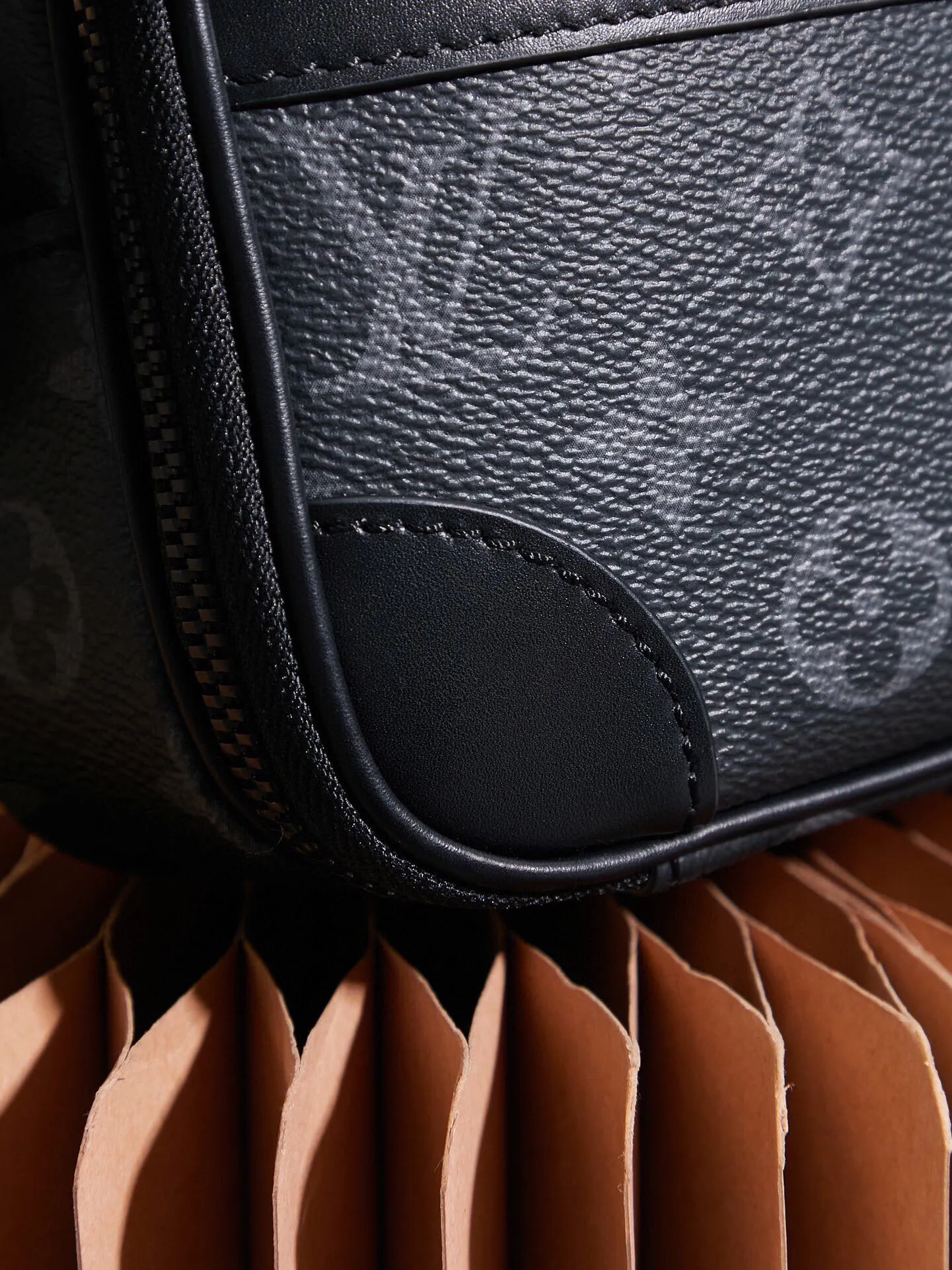 P¥700👉nfc dynamic chip version👈This Neo Alpha cross-body bag M82542 French original leather🇫🇷All steel hardware Size: 11*18.5*6.5cm [Essential details, every detail is impeccable]