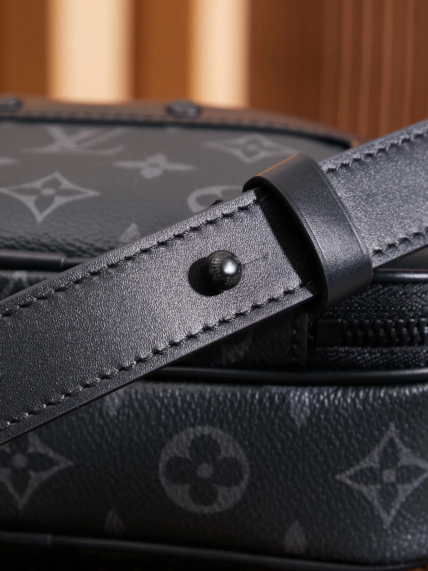 P¥700👉nfc dynamic chip version👈This Neo Alpha cross-body bag M82542 French original leather🇫🇷All steel hardware Size: 11*18.5*6.5cm [Essential details, every detail is impeccable]