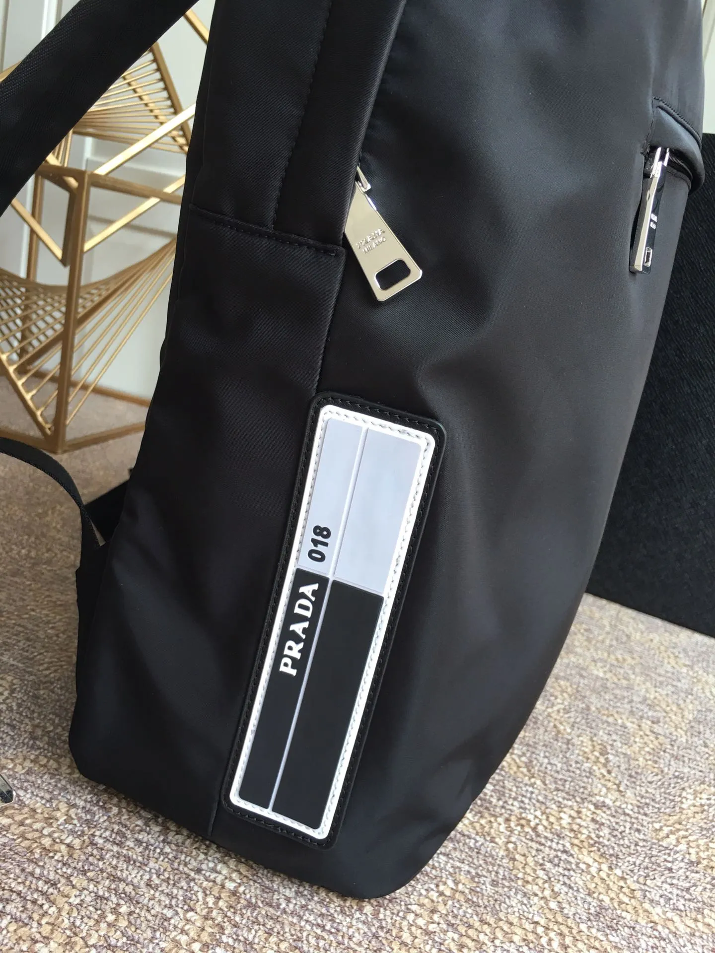 💰1120, new style👏🏻👏🏻2VZ021 backpack has arrived👍👍, made of imported nylon material, leather handle, adjustable nylon strap, polished steel Quality hardware, exterior rubber logo, nylon lining, two inner pockets, length 31x height 48 bottom 15cm. Lightweight and stylish, unisex style👏🏻👏🏻👏🏻