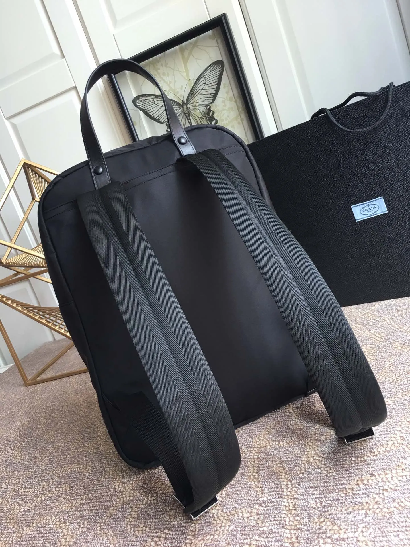 💰1120, new style👏🏻👏🏻2VZ021 backpack has arrived👍👍, made of imported nylon material, leather handle, adjustable nylon strap, polished steel Quality hardware, exterior rubber logo, nylon lining, two inner pockets, length 31x height 48 bottom 15cm. Lightweight and stylish, unisex style👏🏻👏🏻👏🏻