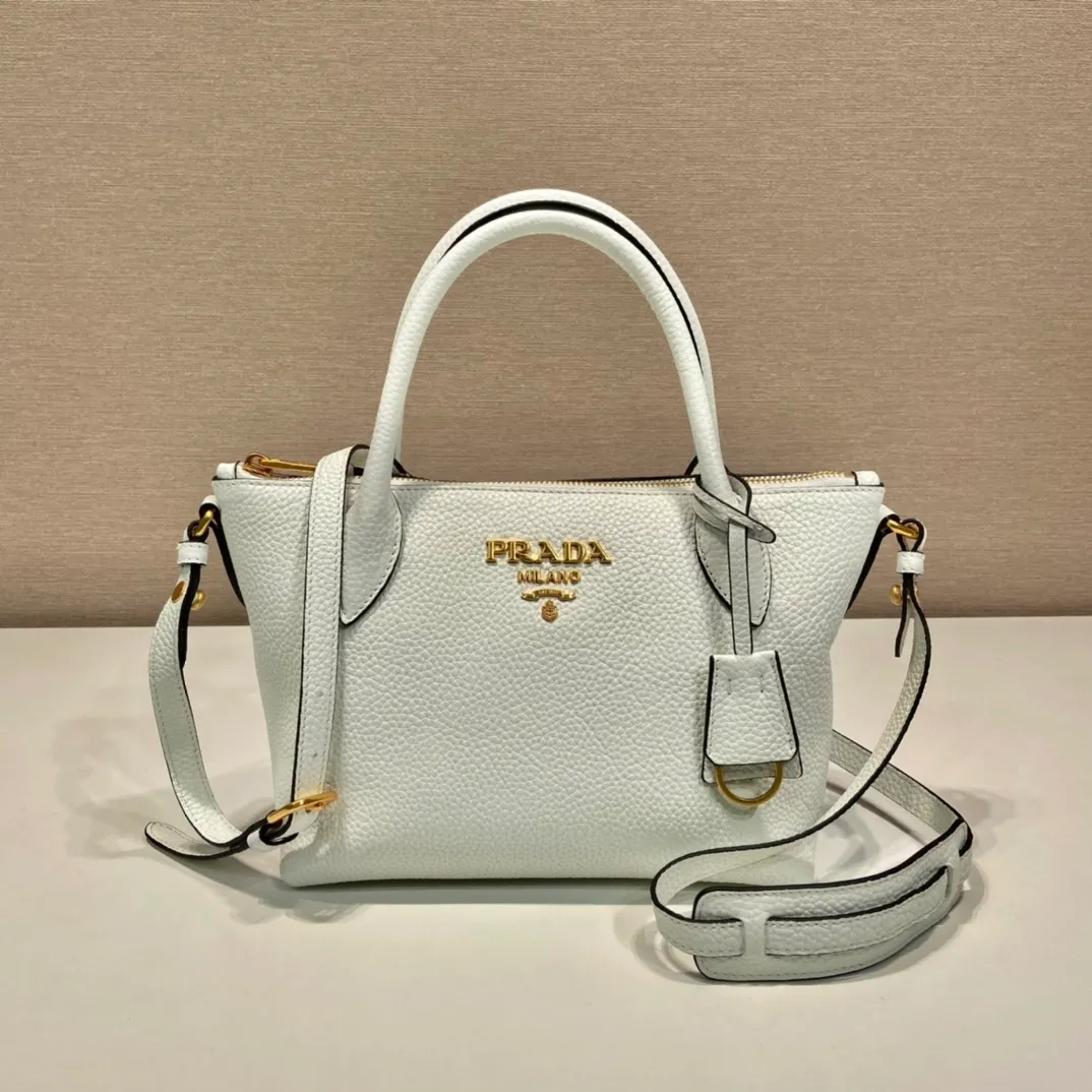 💰1600🎉New double shoulder straps🎉1BA111 double shoulder straps🎉 This double shoulder strap is made of imported deerskin grain cowhide and equipped with two interchangeable and adjustable long shoulder straps. The fabric webbing is matched with cowhide, it can be carried on the hand/shoulder, it is perfect😘, versatile for mixing and matching different clothes on different occasions😘, large capacity, many compartments, super soft to the touch🎉Hurry up and get it🎉Length 24xH19 bottom 12cm🎉🎉🎉👏👏👏