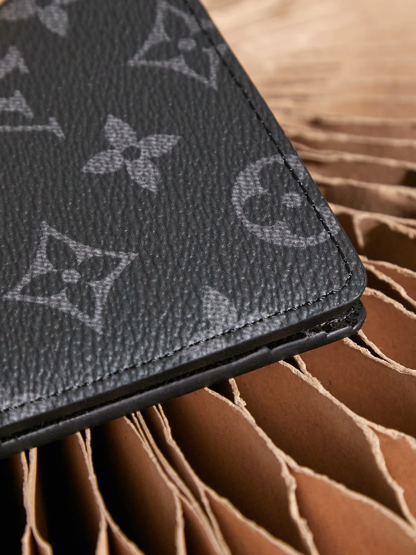 p¥200 👉nfc163C01 dynamic chip version👈 [Top inspection-free] M61695 black flower short wallet Work details: For reference