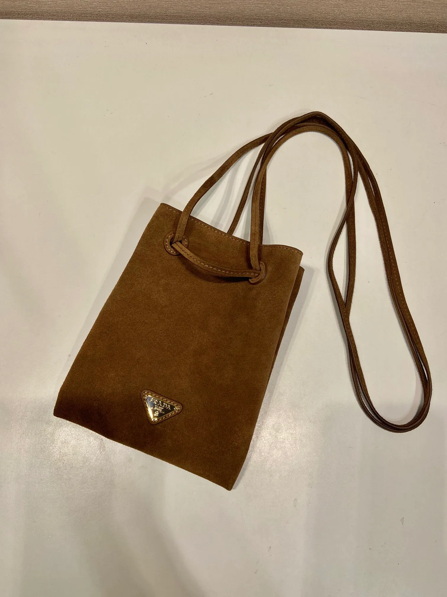 💰920🎉mini small cross-body bag🎉1BH221 suede🎉🎉 This small cross-body bag is made of imported suede (nubuck leather) and imported sheepskin inside, with top-grade hardware, a drawstring shrink pocket at the mouth, and a double long shoulder strap design, making the upper body look particularly fashionable and casual. Large capacity and space👏Hurry up and get it now, take this cute popular crossbody home😘😘Length 17xH 20cm🎉🎉🎉👏👏👏