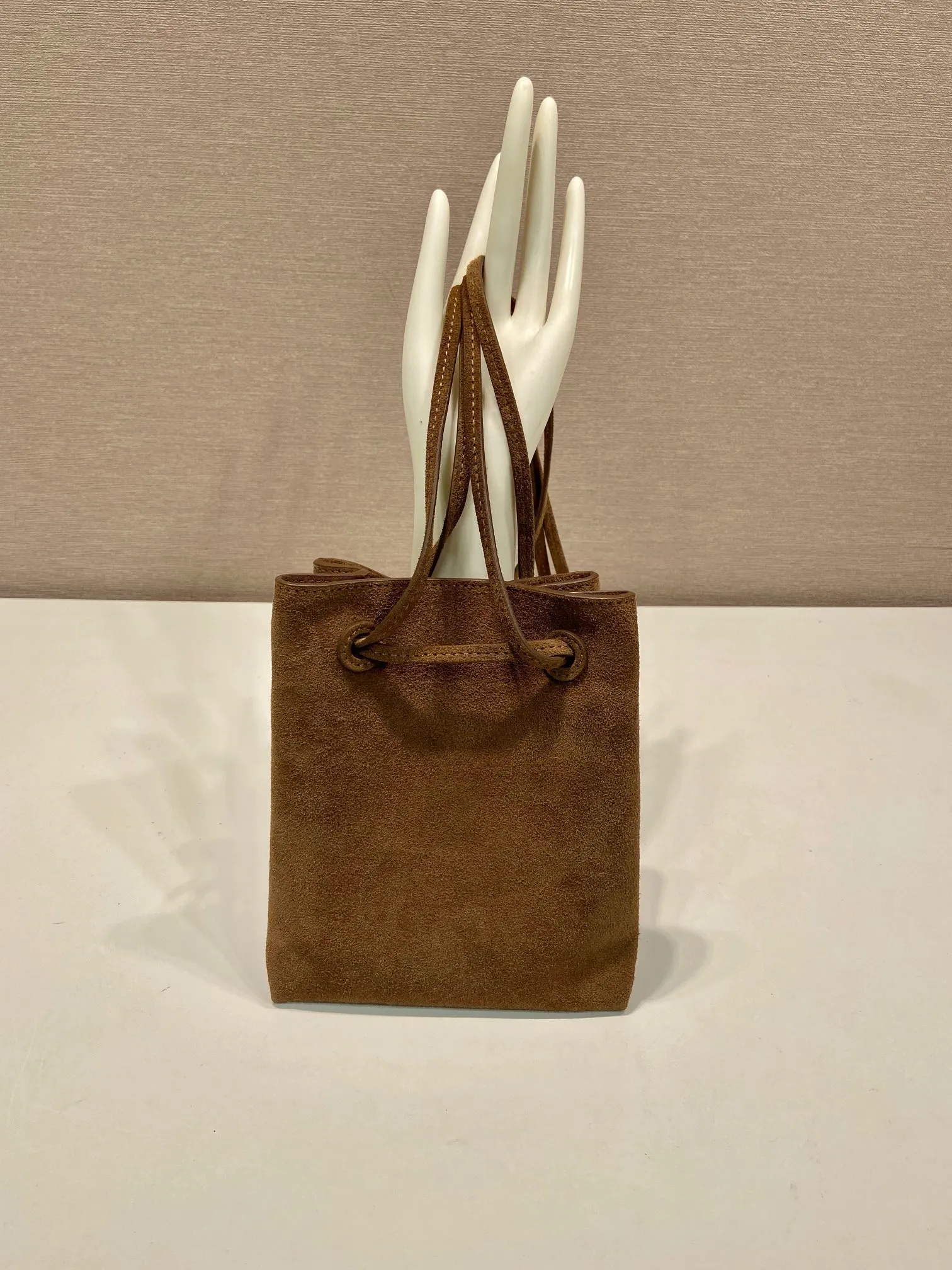 💰920🎉mini small cross-body bag🎉1BH221 suede🎉🎉 This small cross-body bag is made of imported suede (nubuck leather) and imported sheepskin inside, with top-grade hardware, a drawstring shrink pocket at the mouth, and a double long shoulder strap design, making the upper body look particularly fashionable and casual. Large capacity and space👏Hurry up and get it now, take this cute popular crossbody home😘😘Length 17xH 20cm🎉🎉🎉👏👏👏