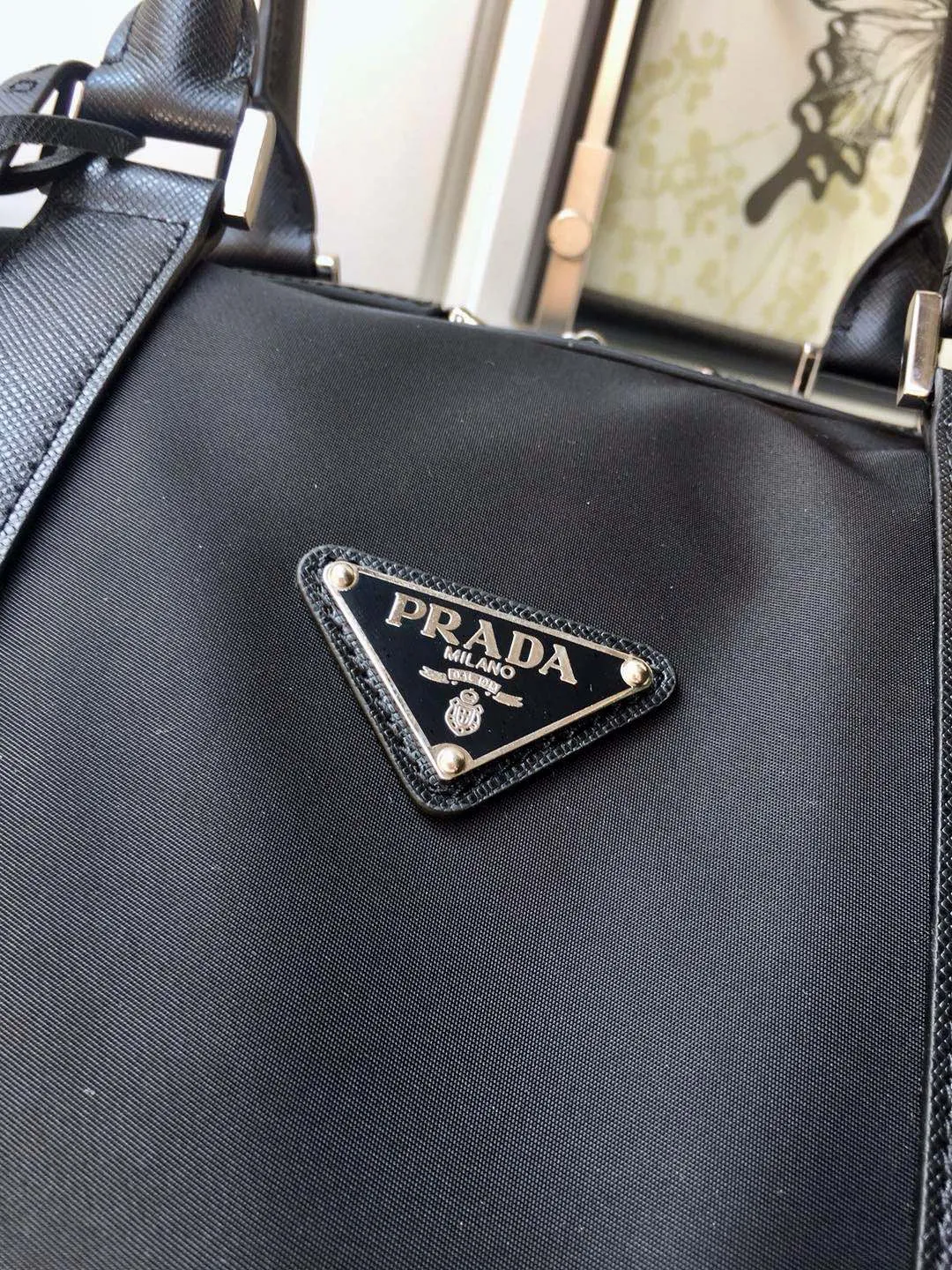💰1260🔆Classic travel bag🔆1V19S🤙🤙Made of imported parachute fabric👏🏻👏🏻, top-grade hardware🤙🤙This classic travel bag is full of modern design, a timeless classic that never goes out of style, and the body of the bag is decorated with the iconic triangular metal logo. Lightweight and practical, a must-have for travel👏🏻👏🏻Length 48x Height 26x Bottom 16.5cm🤙🤙🤙💰💰💰