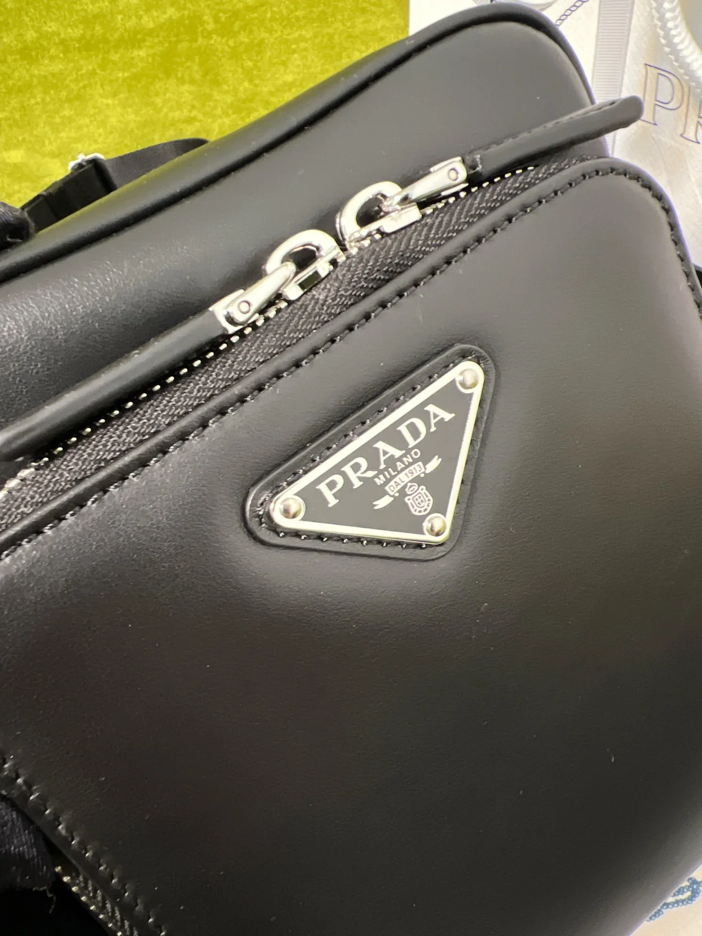 💰1700✨New product launch✨23 The latest all-leather messenger bag 2VH168 has a low-key luxury minimalist style. Craftsmanship of exquisite calfskin. Classic triangle logo on the front. Zipper closure with built-in pockets. Adjustable nylon and leather shoulder straps. Equipped with exquisite small bag charms. Highlights unique temperament, versatile and casual. Multiple pockets meet exquisite storage needs. Size: 18.5*16*5cm black