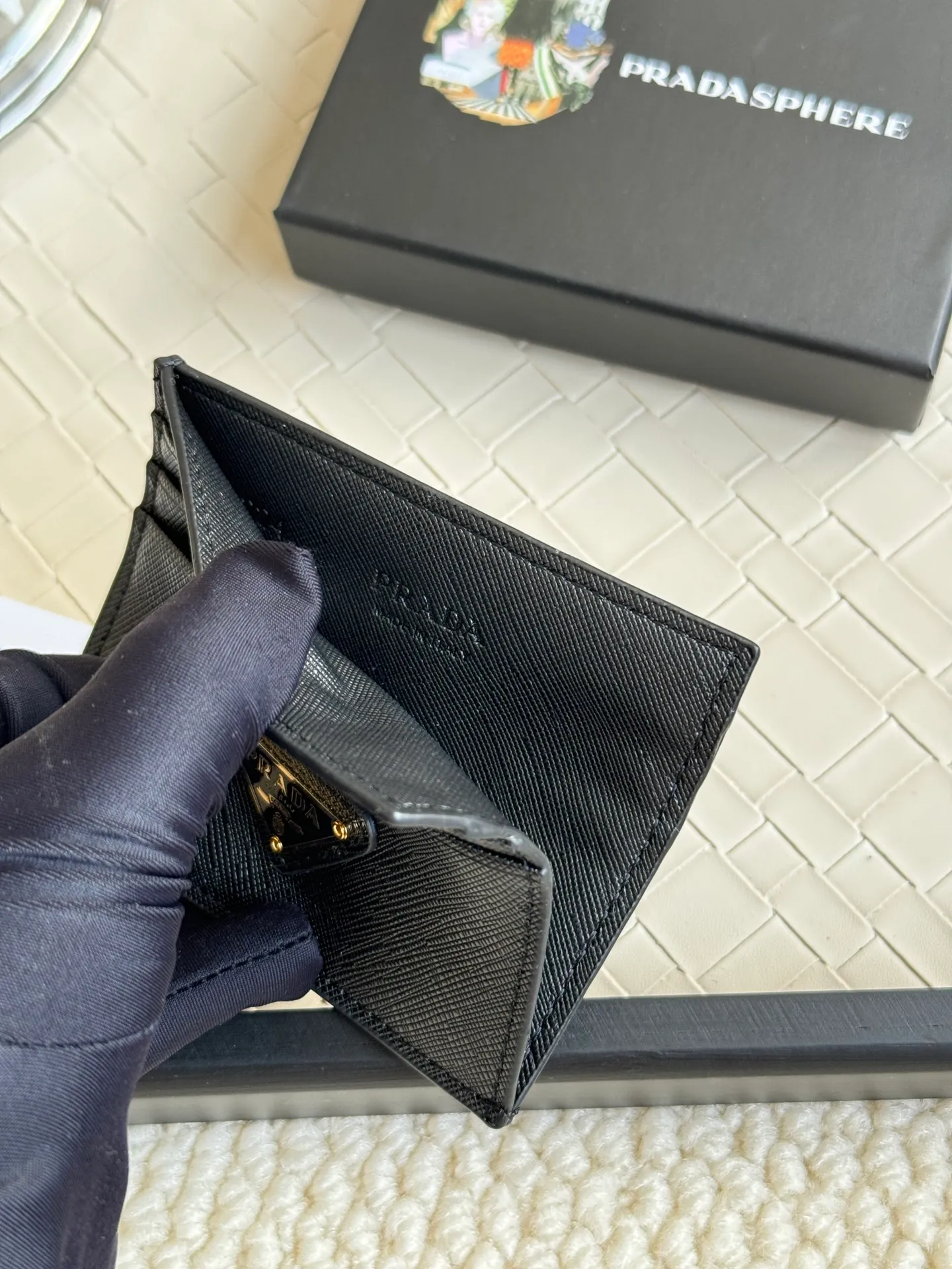 💰100prada Prada’s popular genuine pickup bag [Love], the latest style at the counter, synchronized with the official website, genuine product development, the color is as shown in the picture. Model 2MC223, internal code 224 OEM code💋 The cross-grain cowhide texture is excellent, imported thread lining, exquisite and even routing, smooth oil edges, exquisite workmanship, size: 10cm long and 8cm high [with original packaging box and card]