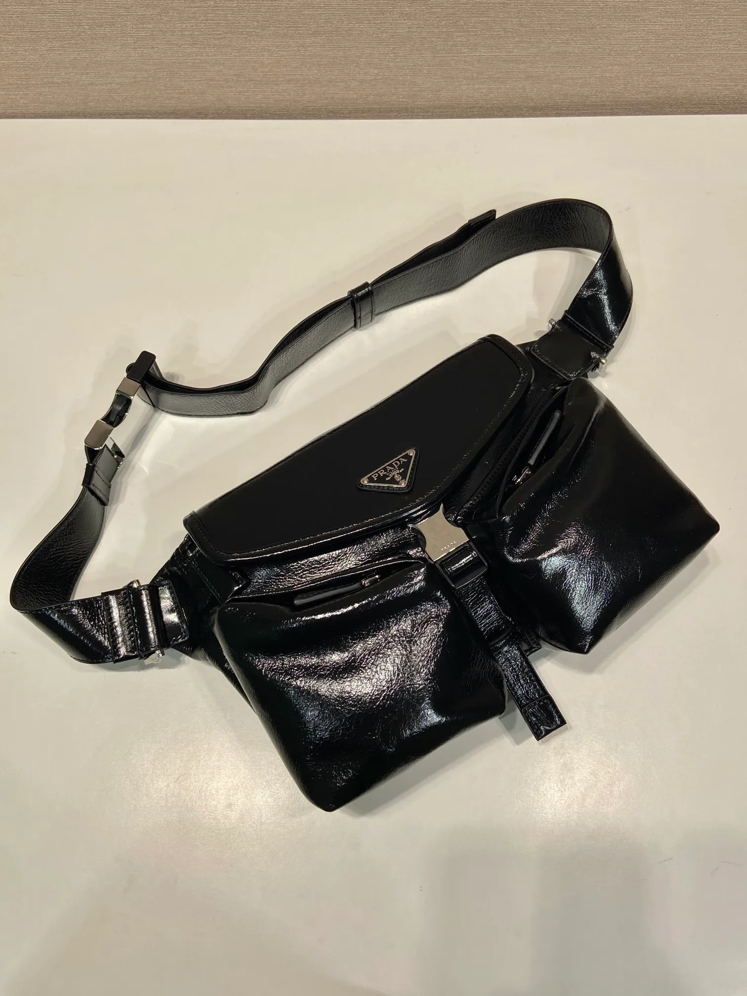 💰1320🎉New style🎉2VH174 chest bag/waist bag🎉🎉 This shoulder bag is made of imported oil wax leather. Highlighting modern appeal, it features an adjustable waxed leather shoulder strap with side buckles, flap top and side buckles, 2 zippered outer pockets, and a zippered pocket on the back. One pack for three uses. Shoulder/chest bag/waist bag, multifunctional, handsome guy. Hurry up and get it🎉🎉 Length 25x Height 18.5x Bottom 5.5cm🎉🎉🎉👏👏👏