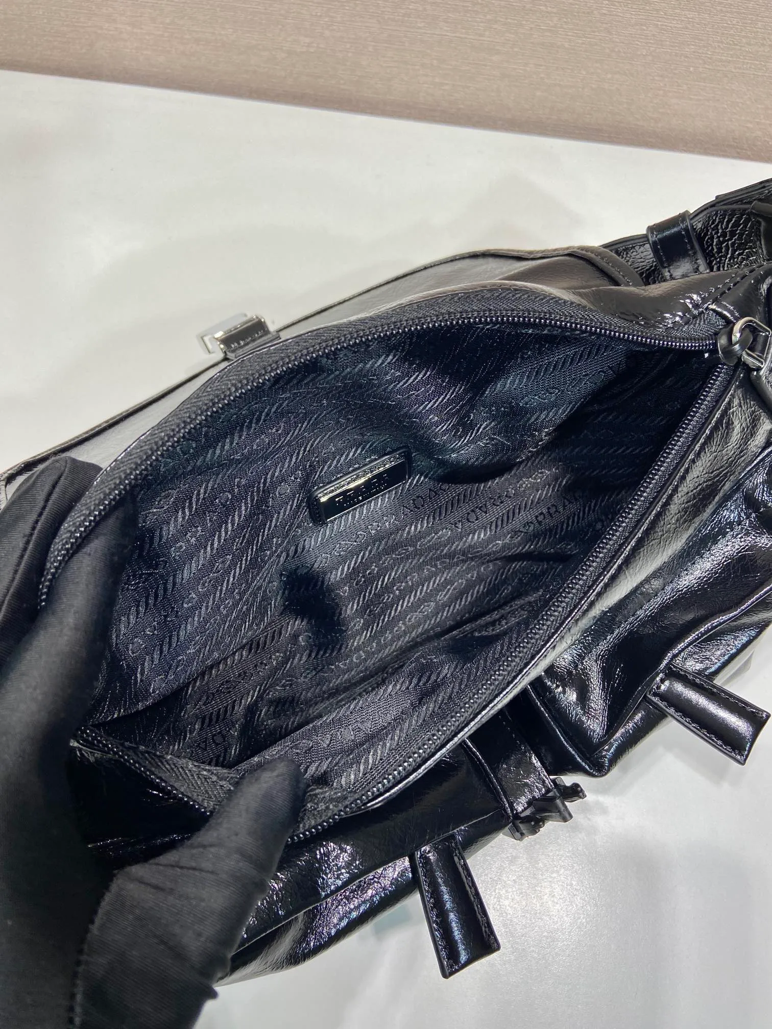 💰1320🎉New style🎉2VH174 chest bag/waist bag🎉🎉 This shoulder bag is made of imported oil wax leather. Highlighting modern appeal, it features an adjustable waxed leather shoulder strap with side buckles, flap top and side buckles, 2 zippered outer pockets, and a zippered pocket on the back. One pack for three uses. Shoulder/chest bag/waist bag, multifunctional, handsome guy. Hurry up and get it🎉🎉 Length 25x Height 18.5x Bottom 5.5cm🎉🎉🎉👏👏👏