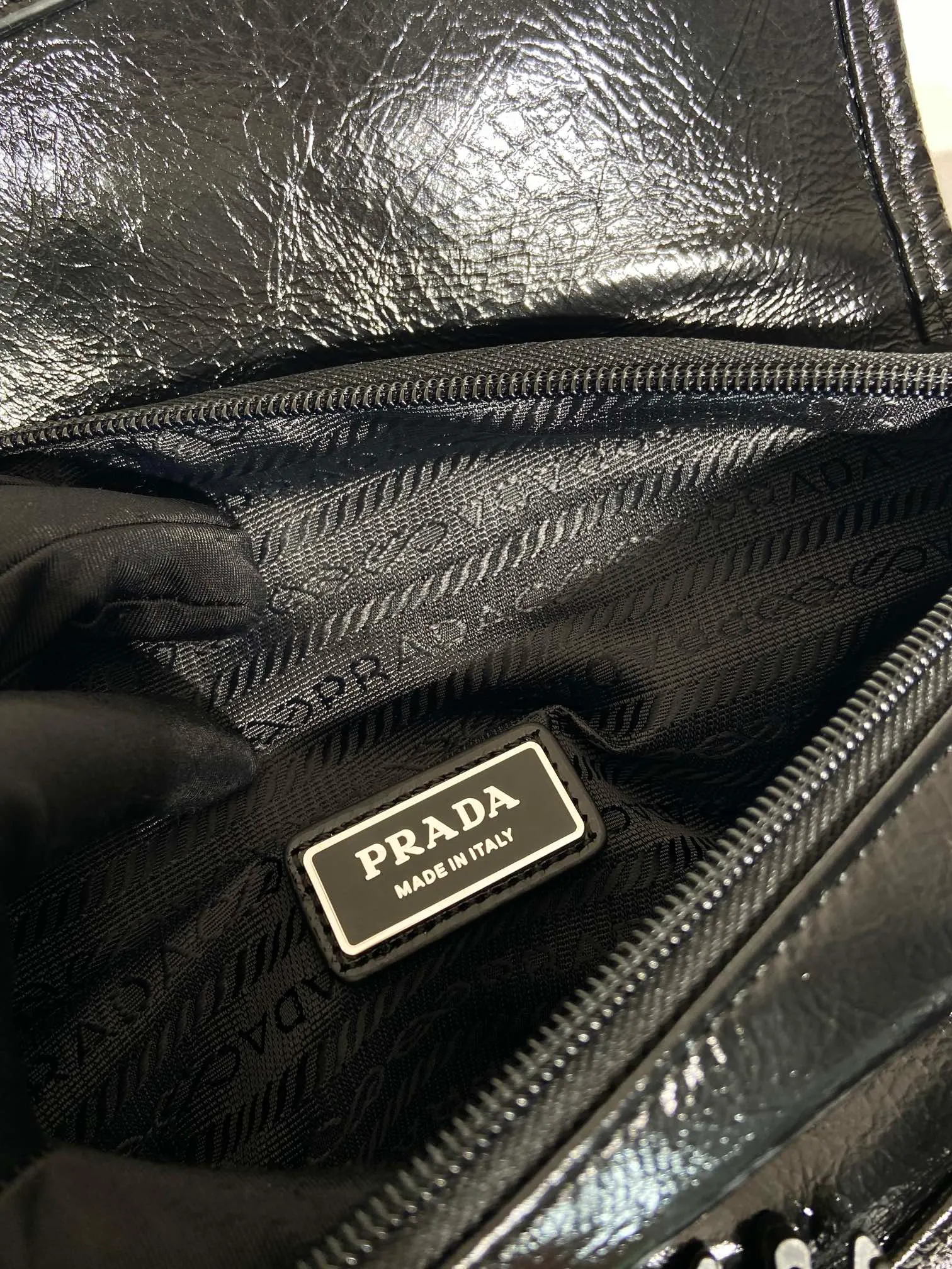 💰1320🎉New style🎉2VH174 chest bag/waist bag🎉🎉 This shoulder bag is made of imported oil wax leather. Highlighting modern appeal, it features an adjustable waxed leather shoulder strap with side buckles, flap top and side buckles, 2 zippered outer pockets, and a zippered pocket on the back. One pack for three uses. Shoulder/chest bag/waist bag, multifunctional, handsome guy. Hurry up and get it🎉🎉 Length 25x Height 18.5x Bottom 5.5cm🎉🎉🎉👏👏👏