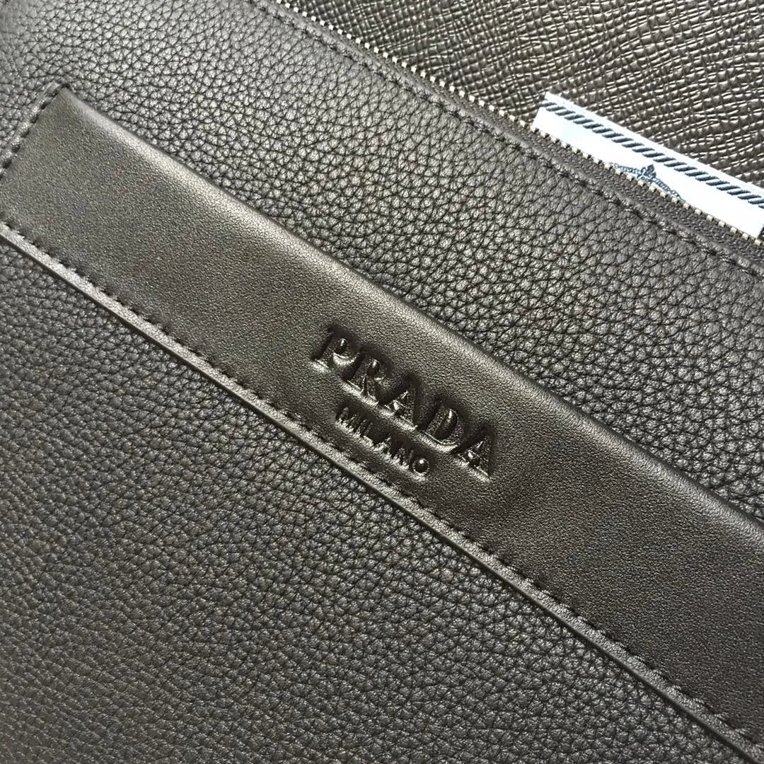 💰1120, P’s new handbag 001A, black, top quality, synchronized with counters, imported deerskin pattern, full leather inside and outside, 175 OEM code, top color hardware, length 26X height 18cmx5.5cm