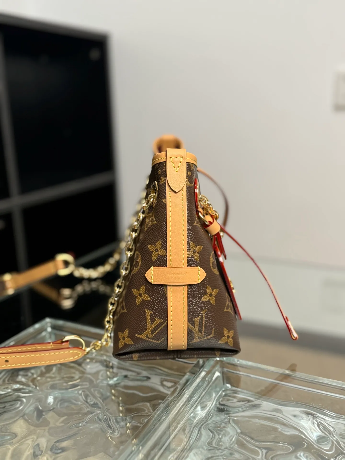 P¥1000 [Special grade MB, original leather] CARRYALL BB handbag Model: M13014 Material: A-grade all-steel hardware, imported original fabric Size: 26x17x10cm