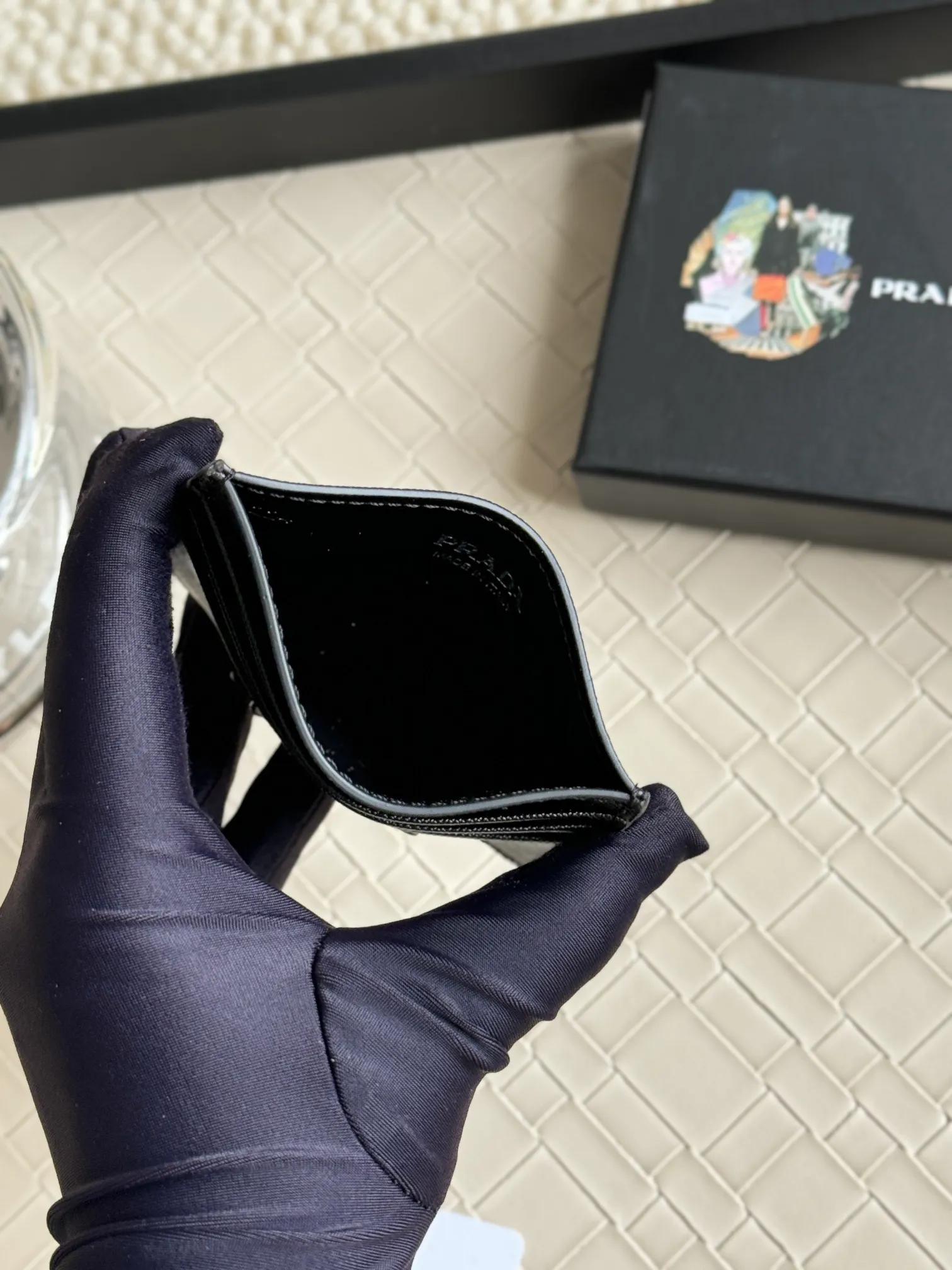 💰110prada popular card holder, unisex small card holder, black, model 1MC025 Triangle Wheat series, nine colors, made of cross-grain cowhide, 6 card slots ➕ one middle sandwich, can hold multiple cards and zeros 💰, size 11.2×8.5cm, real shot, what you see is what you get
