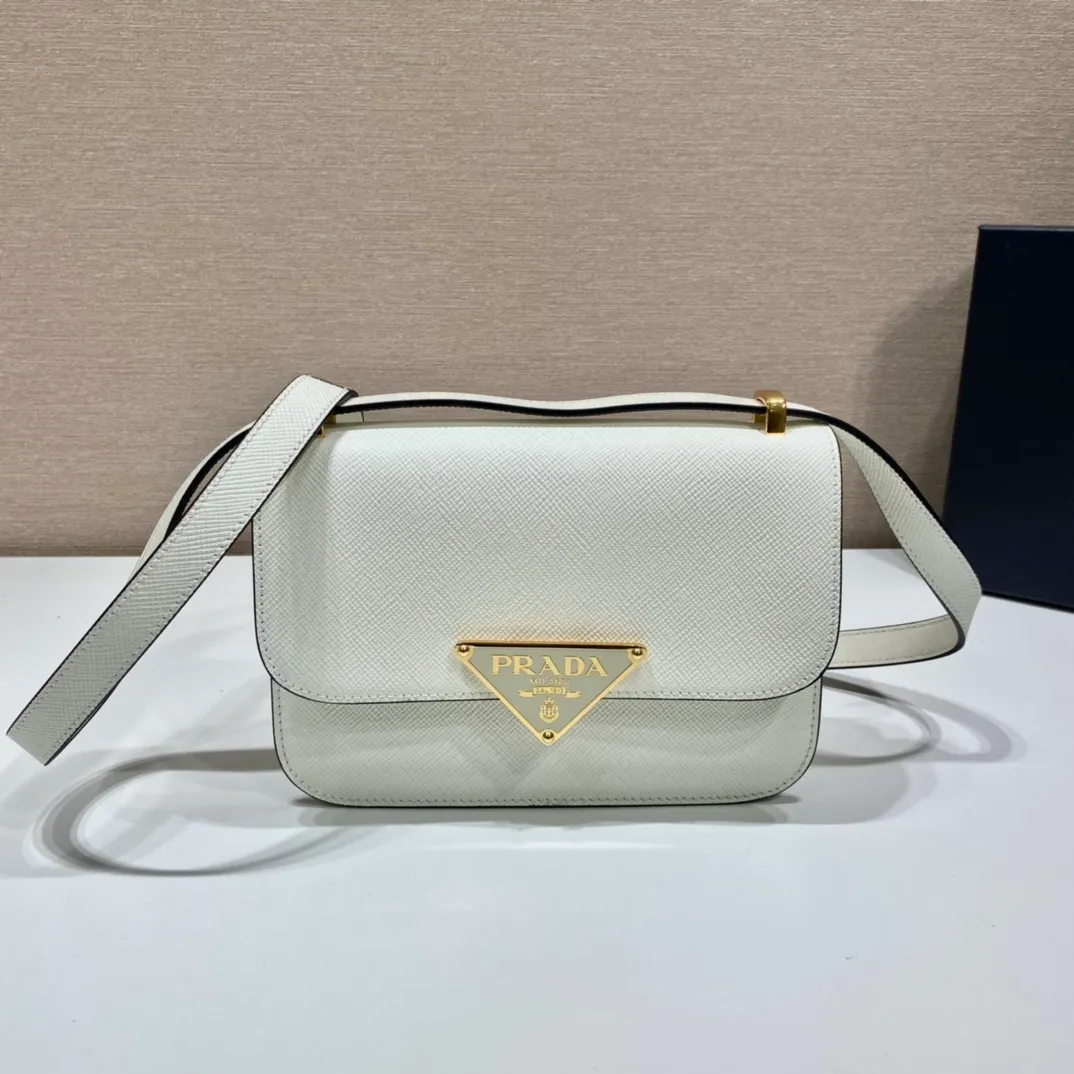 💰1500🎉New stewardess bag🎉1BD320😘😘 This retro and high-end bag is instantly recognizable. It is made of imported cross-grain cowhide + unique triangle logo. The long shoulder strap is adjustable and can be worn on one shoulder or crossbody. It has a full sense of luxury! The top of the back instantly transforms into a girly girl, with large capacity and space, versatile for all kinds of styles 😘Fashionable and practical, and a popular style that will never go out of style🎉🎉It’s so beautiful🎉Hurry up and get it🎉🎉 Length 22x height 16x bottom 6cm