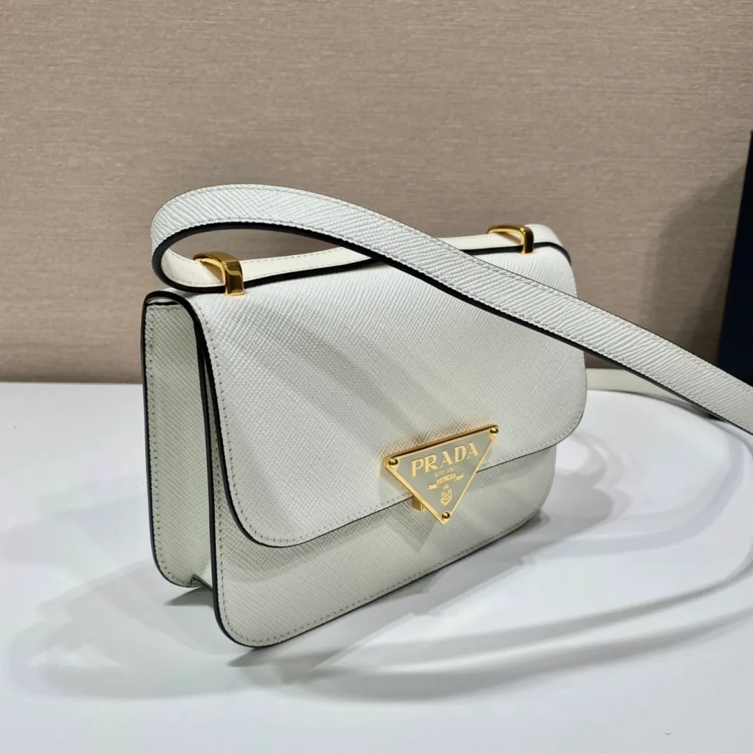 💰1500🎉New stewardess bag🎉1BD320😘😘 This retro and high-end bag is instantly recognizable. It is made of imported cross-grain cowhide + unique triangle logo. The long shoulder strap is adjustable and can be worn on one shoulder or crossbody. It has a full sense of luxury! The top of the back instantly transforms into a girly girl, with large capacity and space, versatile for all kinds of styles 😘Fashionable and practical, and a popular style that will never go out of style🎉🎉It’s so beautiful🎉Hurry up and get it🎉🎉 Length 22x height 16x bottom 6cm
