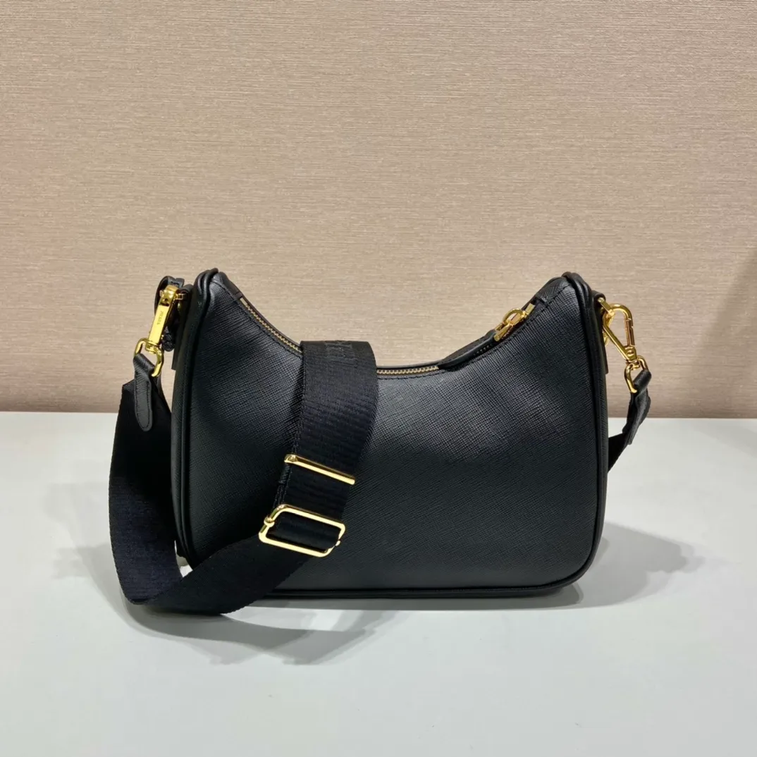 💰1500🎊Upgraded version of three-in-one🎊New 1BH204 full leather/gold hardware, nylon Hobo hand/armpit bag😘😘The full leather hobo that is popular in the fashion circle due to the crazy cultivation of the Internet celebrity sister group has a new model! 👏👏The design of this all-leather Hobo bag is great👍👍One bag with three uses😘😘waist bag/crossbody/single shoulder bag👍👍The handle is replaced by a chain, which makes the underarm bag a little more sexy. It also has a long shoulder strap. What I love most is that there is a small pendant (small bag) hanging on the shoulder strap, which can also be hung on other bags and pants as accessories. 🙊🙊There is no problem in matching various clothes in normal times😘😘Babies, hurry up and get it, it’s so beautiful🙊🙊Dimensions: length 23x height 17x bottom 6.5cm👏👏👏