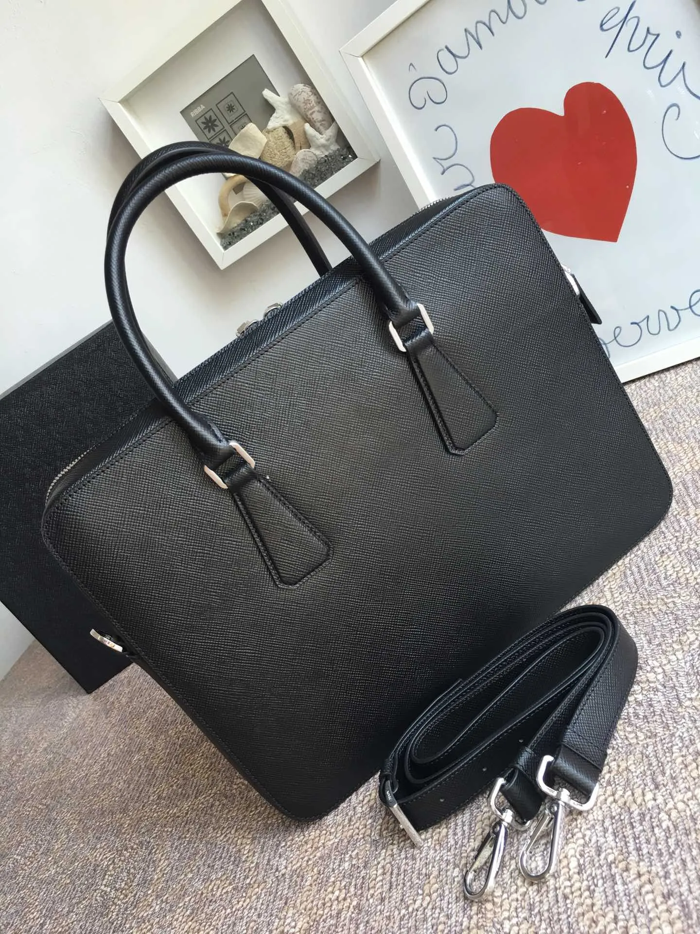 💰2160, P Jiachui's new men's bag, 2VE366B - gun-color loose lettering watch, original item, imported thick cross pattern, double-layer compartment, practical [strong][strong][strong], 175 OEM code, length 36x height 28cm