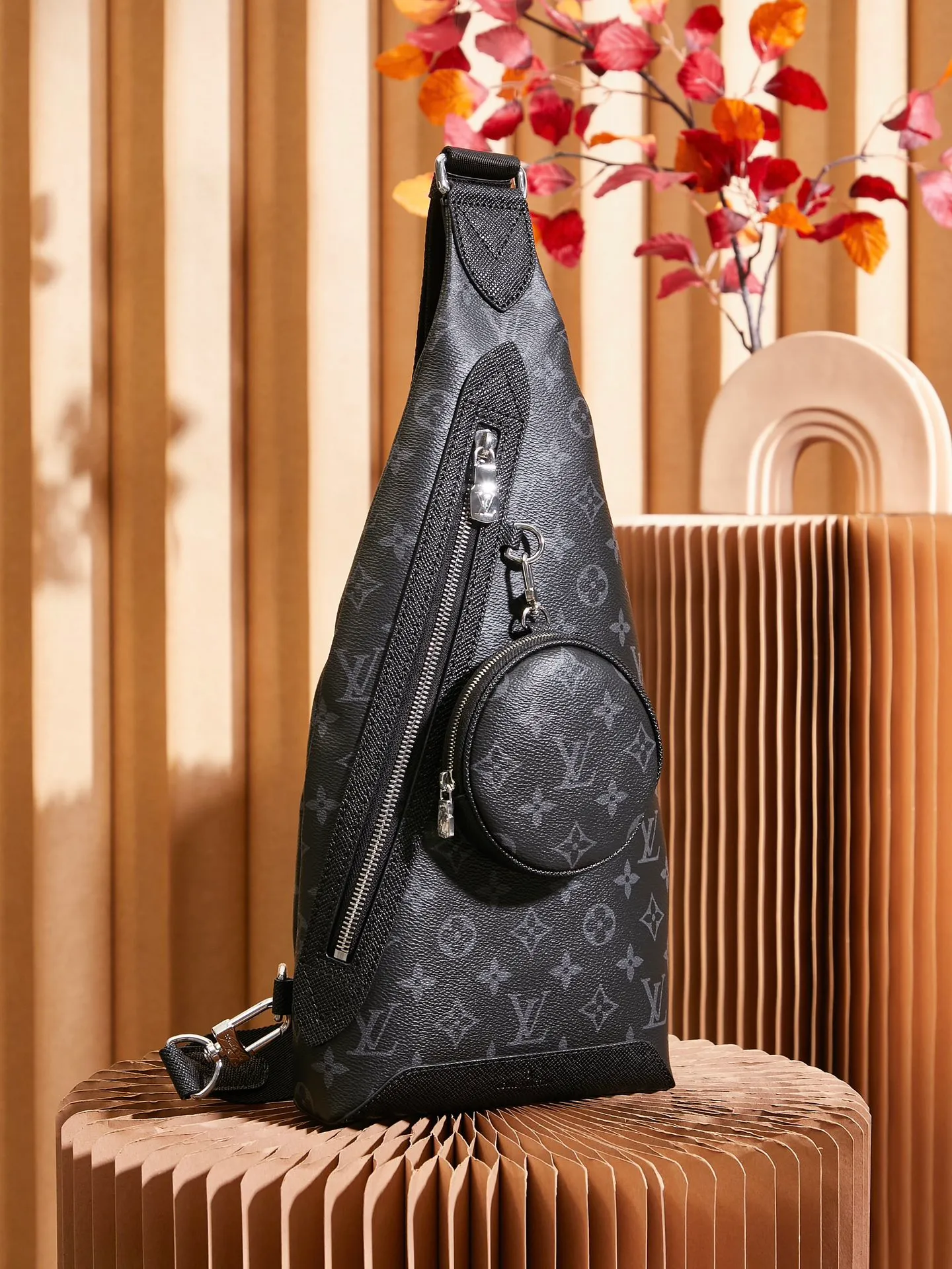 p¥740👉nfc dynamic chip version👈【Top inspection-free all-steel hardware】M30936 Black Flower Duo shoulder bag is made of Monogram canvas and Taïga cow leather. It is equipped with a detachable zipper bag and zipper side pocket for storing change or other needs. It interprets multiple trend concepts with a leisurely style and provides an alternative to traditional backpacks. Dimensions: 20 x 42 x 6 cm