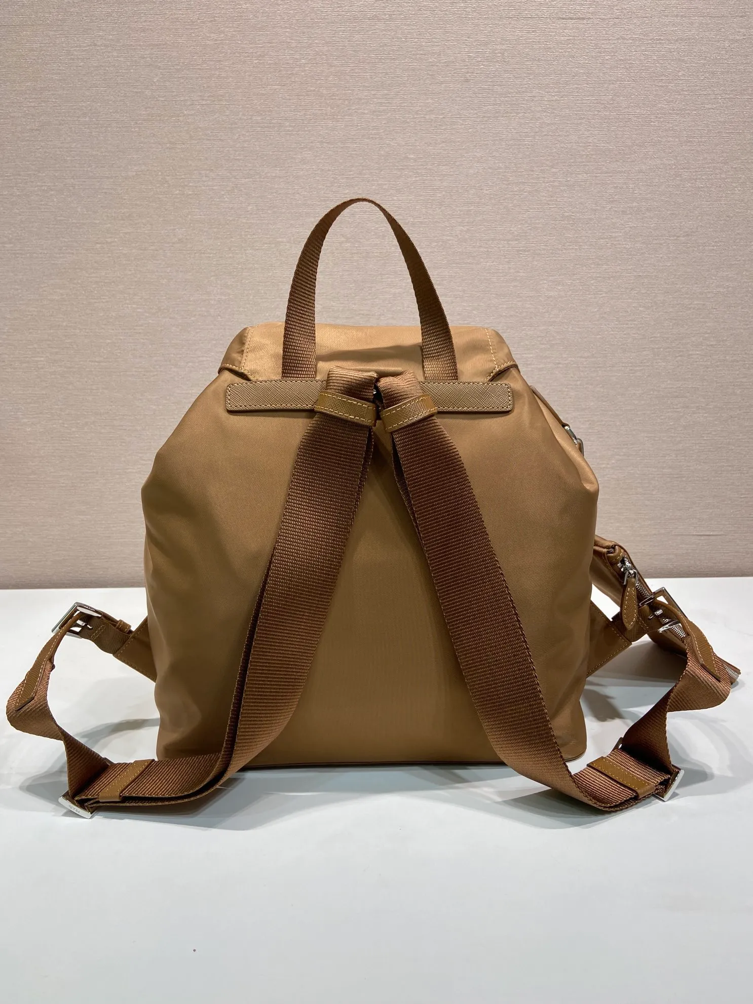 💰1120🎉New Backpack🎉1BZ811👍👍This nylon backpack is trimmed with exquisite Saffiano leather, a blend of multiple materials, and decorated with a triangle logo, highlighting fashionable elegance. It also comes with a detachable small handbag😘😘Light and practical, the upper body effect is super stylish, and it can be matched at will😘😘Fully upgraded nylon fabric👍👍Length 30x Height 32x Bottom 15cm👏👏👏💰💰💰