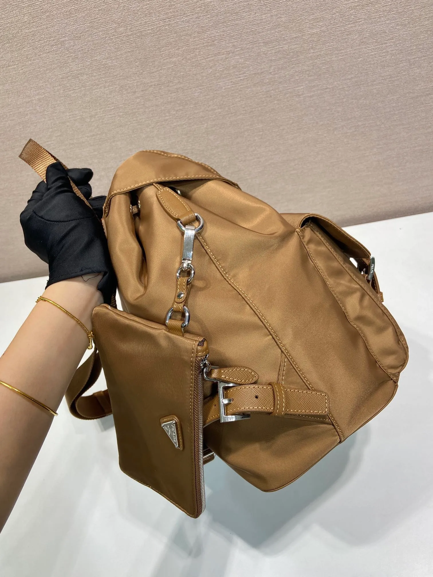 💰1120🎉New Backpack🎉1BZ811👍👍This nylon backpack is trimmed with exquisite Saffiano leather, a blend of multiple materials, and decorated with a triangle logo, highlighting fashionable elegance. It also comes with a detachable small handbag😘😘Light and practical, the upper body effect is super stylish, and it can be matched at will😘😘Fully upgraded nylon fabric👍👍Length 30x Height 32x Bottom 15cm👏👏👏💰💰💰