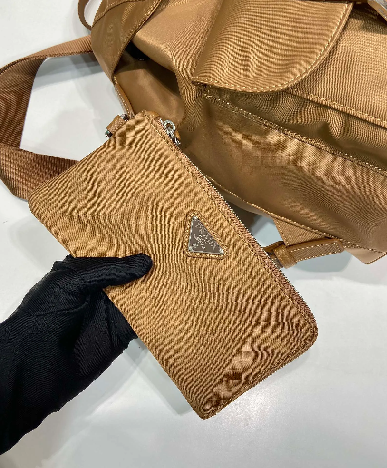 💰1120🎉New Backpack🎉1BZ811👍👍This nylon backpack is trimmed with exquisite Saffiano leather, a blend of multiple materials, and decorated with a triangle logo, highlighting fashionable elegance. It also comes with a detachable small handbag😘😘Light and practical, the upper body effect is super stylish, and it can be matched at will😘😘Fully upgraded nylon fabric👍👍Length 30x Height 32x Bottom 15cm👏👏👏💰💰💰