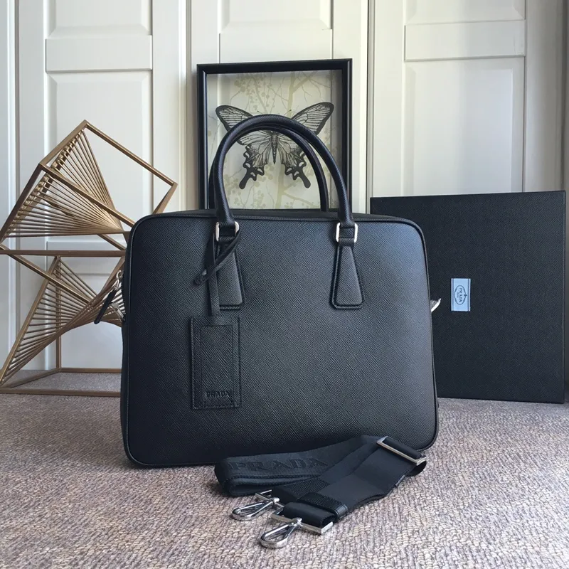 💰In 2000, P’s men’s bag comes out with a new style, VS0363B black, the latest men’s style, original item, imported thick cross pattern, full leather inside and outside, 175 OEM code, length 37X height 28x6cm, price is subject to change