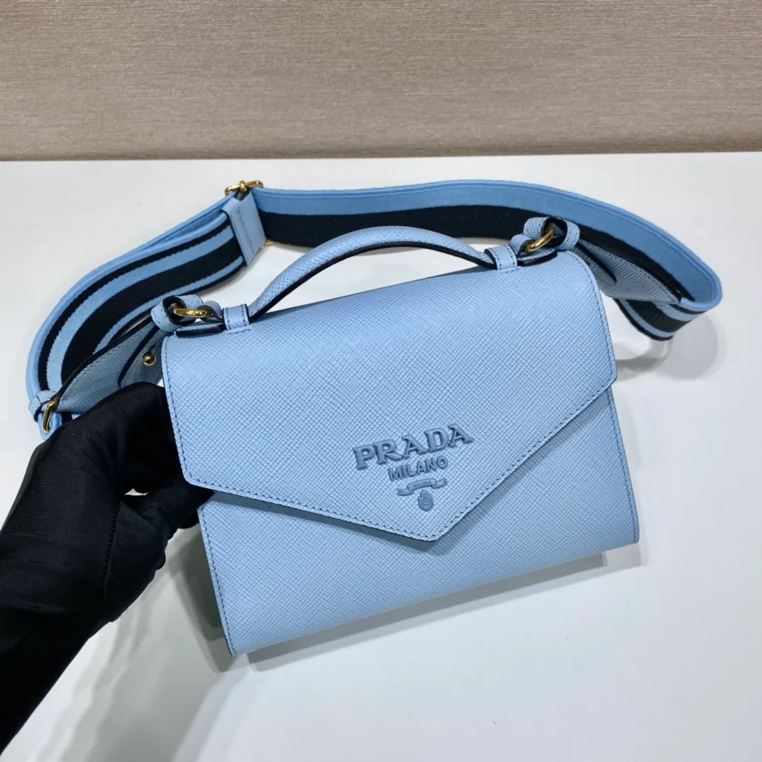 💰1660🎉New cross-body bag🎉1BD317🎉🎉 This Saffiano leather Monochrome handbag is beautifully designed with the iconic logo in the same color effect. Simple and elegant lines define the style of the bag. What I love most is this fabric embroidered shoulder strap😘It can be detachable and matched with other bags. It can be carried hand-held or crossbody👏👏I love it so much😘The contrasting color logo embroidery makes the brand style clearly visible. Simple and elegant, hurry up and get it🎉🎉 Length 21x Height 14x Bottom 6.5cm🎉🎉🎉💰💰💰
