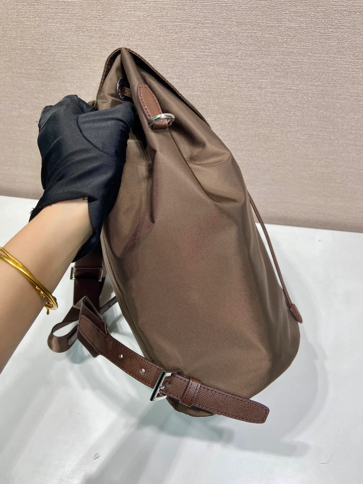 💰1120🎉New product🎉1BZ0197 backpack🎉🎉 This backpack is made of imported nylon fabric and cross-grain cowhide. The only backpack does not have a portable design. It is very unique and has a casual flavor. It has a large capacity and space. The upper body effect is light, fashionable and practical. It is also a popular style that will never go out of style🎉🎉Babies, hurry up and get it🎉🎉 Length 25x Height 35x Bottom 15cm🎉🎉🎉💰💰💰