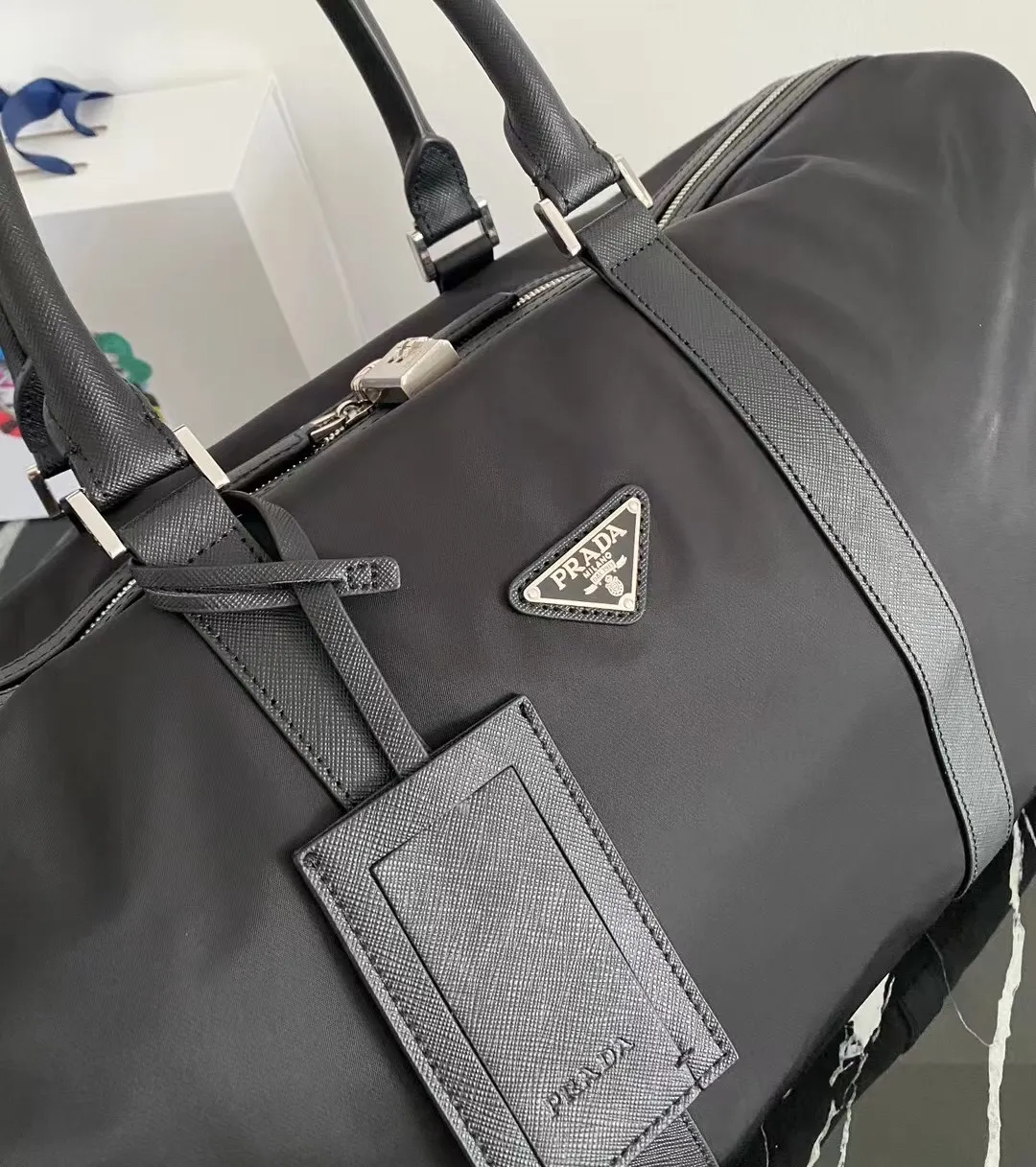 P800¥🔆Classic travel bag🔆1V19S🤙🤙Made of imported parachute fabric👏🏻👏🏻, top-grade hardware🤙🤙This classic travel bag is full of modern design, a timeless classic, and the body of the bag is decorated with the iconic triangular metal logo. Lightweight and practical, a must-have for travel👏🏻👏🏻Length 48x Height 26x Bottom 16.5cm🤙🤙🤙