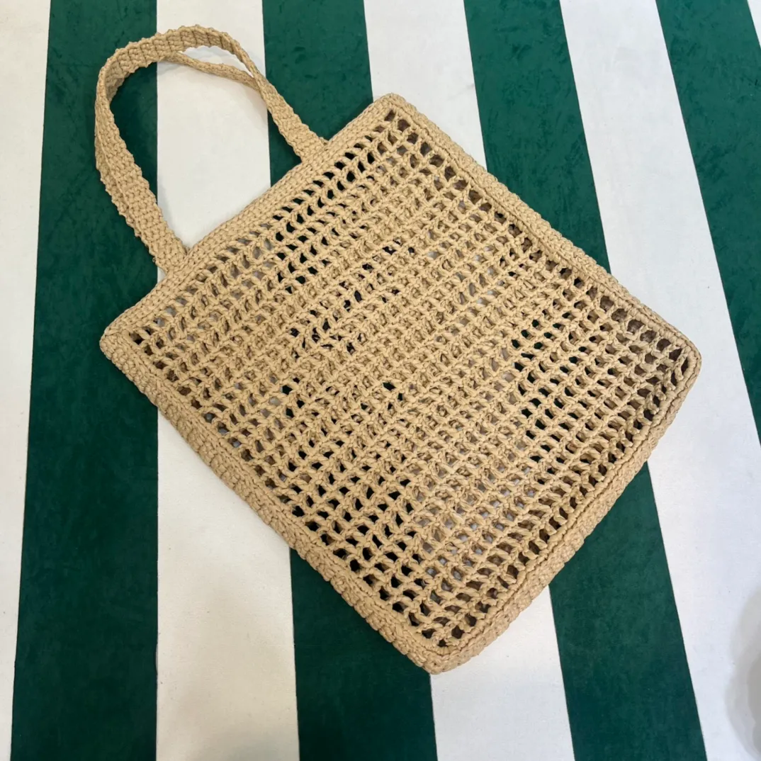 💰1160 Raffia Upgraded Version/Apricot Color🙊 𝗣𝗿'𝗮𝗱𝗮Raffia Fiber Tote Bag Made of high-quality imported raffia🌿 Purely handmade! Every craftsman makes it with care and crochets it stitch by stitch! How can summer outings, picnics, and photo shoots be complete without a beautiful, lightweight and chic straw bag? 393 Size: 36×4×38cm