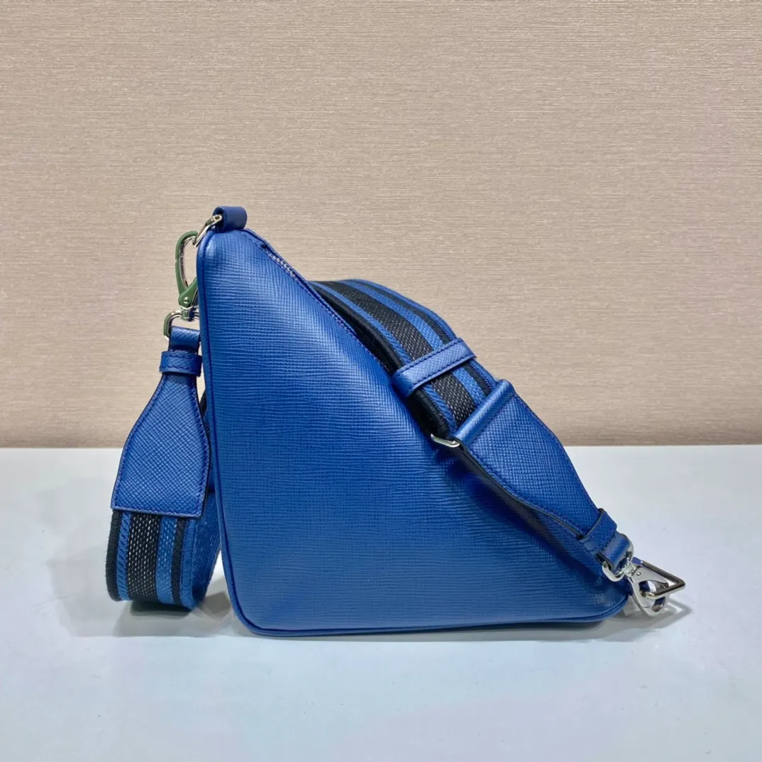 💰1520🎉Embroidered webbing triangle bag🎉2VH155🎉🎉 This triangle bag captures the symbolic geometric shape of the P family. It is made of the brand's iconic Saffiano leather, showing unique cross-parallel features and a large embossed triangle logo. My favorite is this webbing embroidered shoulder strap😘It can be detached to match other bags. The capacity is very large and the feel must be soft👏👏Universal model for men and women🎉🎉, perfect, hurry up and get it🎉🎉 Length 28x Height 18x ​​Bottom 11cm🎉🎉🎉👏👏👏