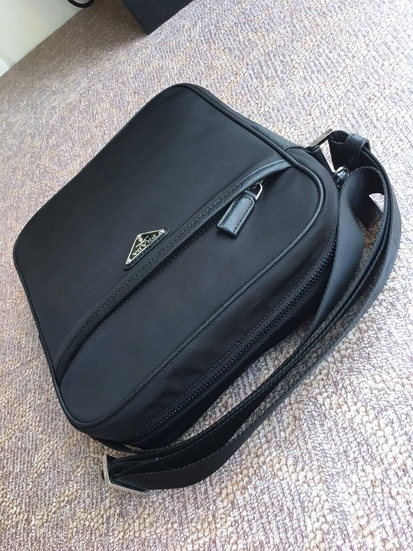 💰900, P's new men's bag, 2VQ002 black, original item, nylon and Saffiano leather trim, adjustable nylon shoulder strap, polished steel accessories and black titanium zipper, many compartments, a zipper compartment and two front and rear zipper outer pockets, a must-have for men, length 24x height 27cmx width 7cm, 💪💪💪