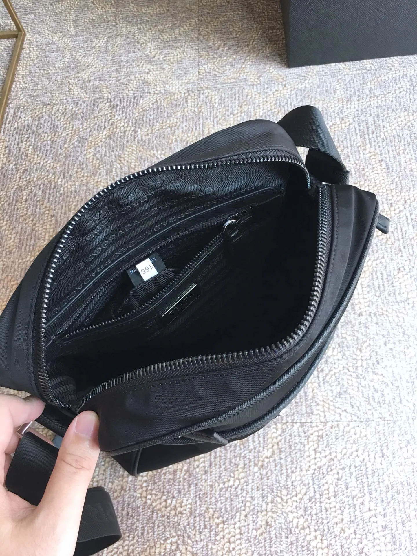 💰900, P's new men's bag, 2VQ002 black, original item, nylon and Saffiano leather trim, adjustable nylon shoulder strap, polished steel accessories and black titanium zipper, many compartments, a zipper compartment and two front and rear zipper outer pockets, a must-have for men, length 24x height 27cmx width 7cm, 💪💪💪