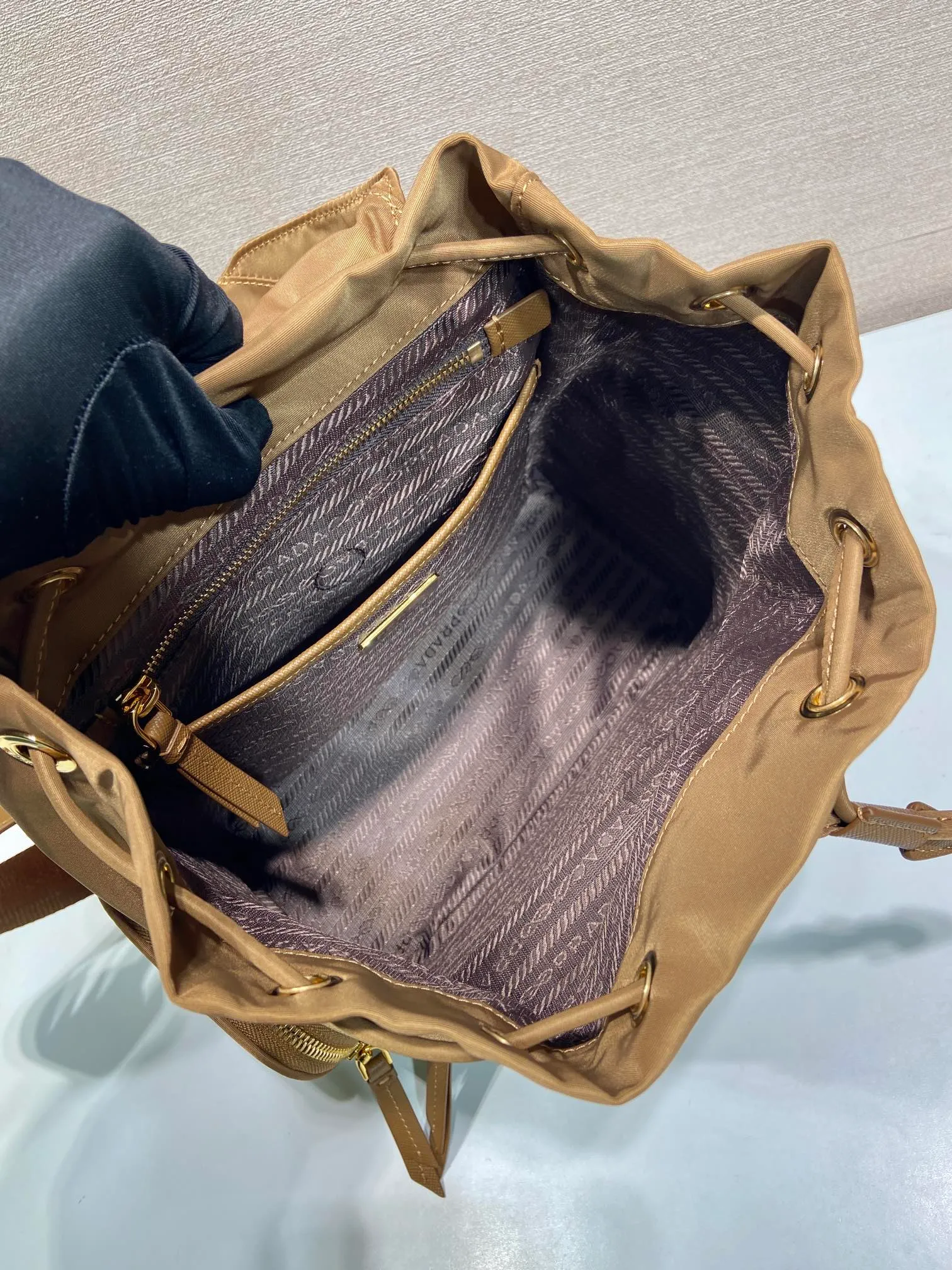 💰1300🎉New product🎉1BZ081 Backpack🎉🎉 This backpack is made of imported nylon fabric. The body of the bag is designed with three zipper pockets. The bag opening is opened and closed with a flip drawstring. It has top-grade hardware, large capacity, and many pockets. It is very practical. Length 24.5x Height 29x Bottom 12cm🎉🎉🎉💰💰💰