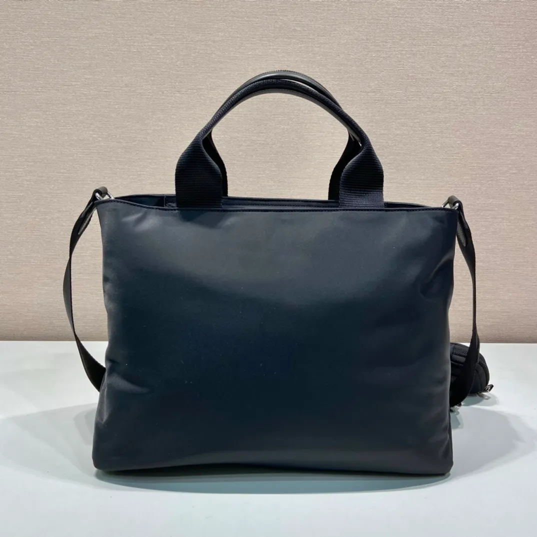 💰1120🎉New three-in-one🎉1BG354 Tote bag🎉🎉 This tote bag is made of imported nylon fabric, with a large front and mouth-fitting design. It is equipped with a detachable and adjustable long shoulder strap, which is your favorite small bag on the shoulder strap. So perfect 😍. It has many compartments, is lightweight and practical. If you like babies, hurry up and get it🎉🎉 Length 34x height 24x base 13cm🎉🎉🎉👏👏👏