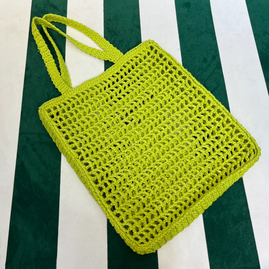 💰1160 Raffia Upgraded Version/Fruit Green🥑 𝗣𝗿'𝗮𝗱𝗮Raffia Fiber Tote Bag Made of high-quality imported raffia🌿 Purely handmade! Every craftsman makes it with care and crochets it stitch by stitch! How can summer outings, picnics, and photo shoots be complete without a beautiful, lightweight and chic straw bag? 393 Size: 36×4×38cm
