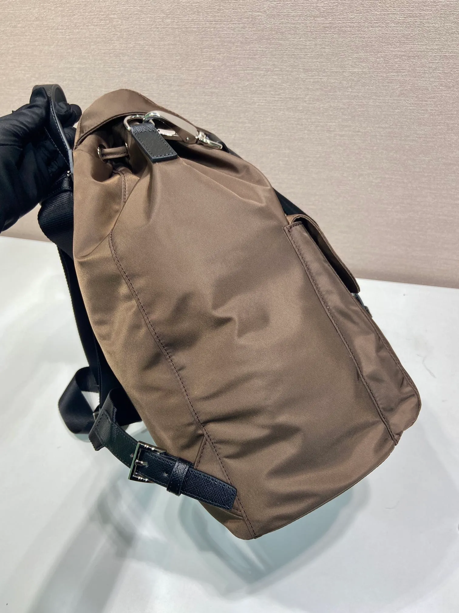 💰1360🎉New Backpack🎉2VZ110A Ocher Brown🎉🎉 This Re-Nylon backpack is designed with classic nylon fabric, top-grade hardware, and integrated with innovative and practical elements, presenting a refined and timeless style. Equipped with a detachable shoulder strap, it can be used interchangeably on different occasions. The upper body effect is very fashionable and elegant, and it is a popular style that will never go out of style🎉Hurry up and get it🎉🎉 Length 34x Height 39x Bottom 15cm🎉🎉🎉🎉👏👏👏