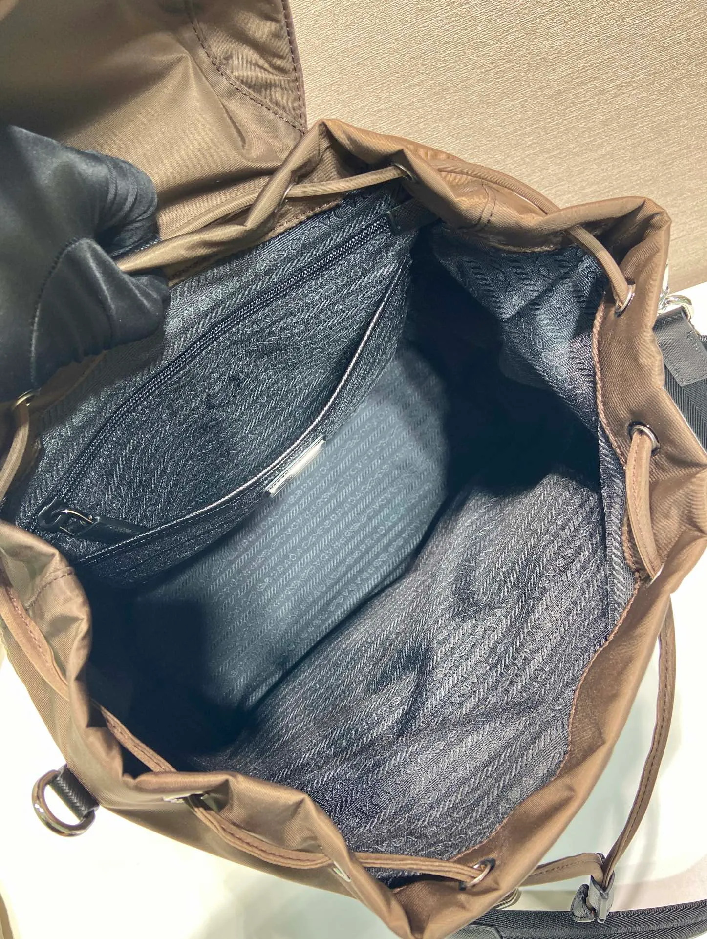 💰1360🎉New Backpack🎉2VZ110A Ocher Brown🎉🎉 This Re-Nylon backpack is designed with classic nylon fabric, top-grade hardware, and integrated with innovative and practical elements, presenting a refined and timeless style. Equipped with a detachable shoulder strap, it can be used interchangeably on different occasions. The upper body effect is very fashionable and elegant, and it is a popular style that will never go out of style🎉Hurry up and get it🎉🎉 Length 34x Height 39x Bottom 15cm🎉🎉🎉🎉👏👏👏