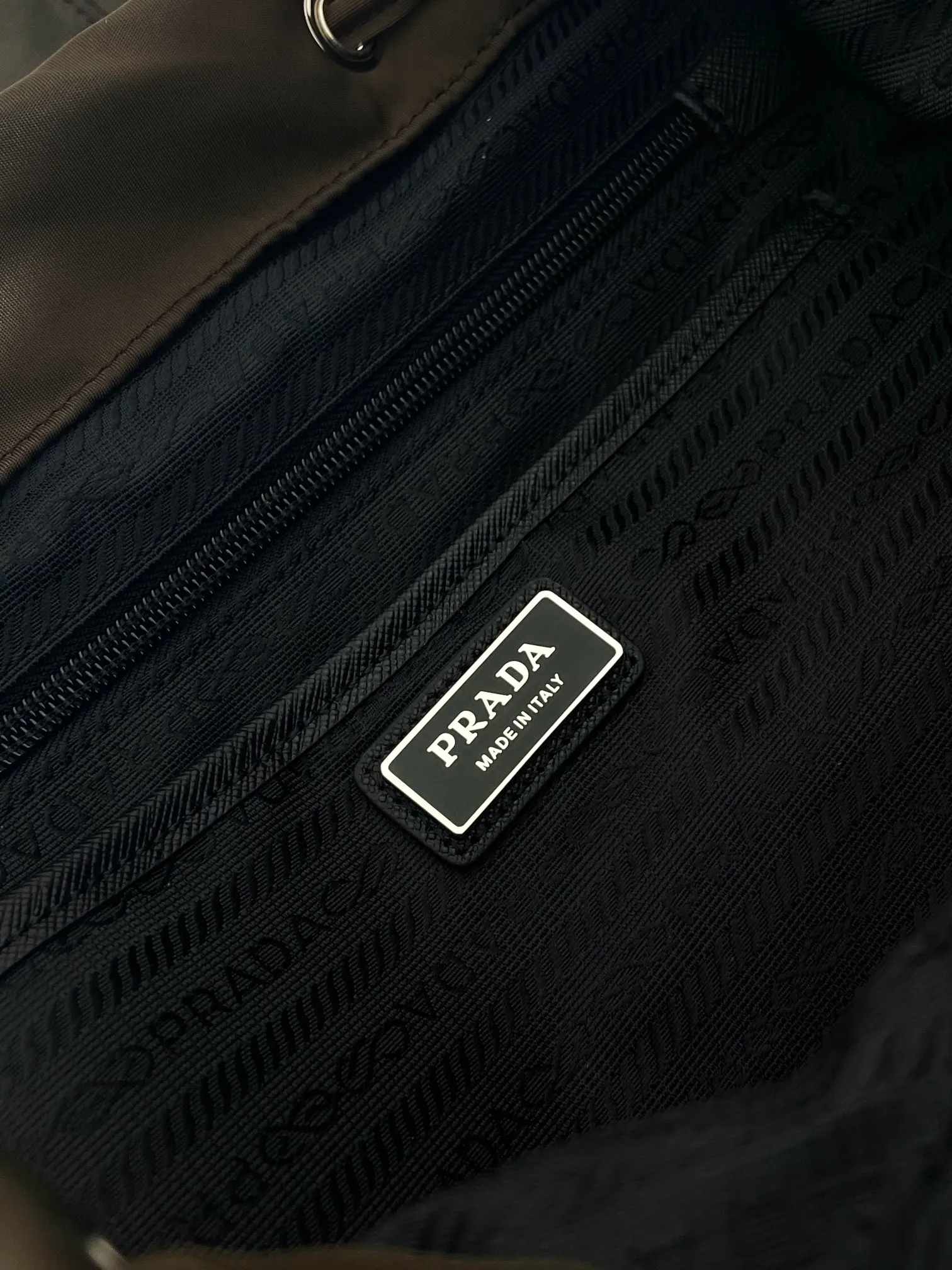 💰1360🎉New Backpack🎉2VZ110A Ocher Brown🎉🎉 This Re-Nylon backpack is designed with classic nylon fabric, top-grade hardware, and integrated with innovative and practical elements, presenting a refined and timeless style. Equipped with a detachable shoulder strap, it can be used interchangeably on different occasions. The upper body effect is very fashionable and elegant, and it is a popular style that will never go out of style🎉Hurry up and get it🎉🎉 Length 34x Height 39x Bottom 15cm🎉🎉🎉🎉👏👏👏
