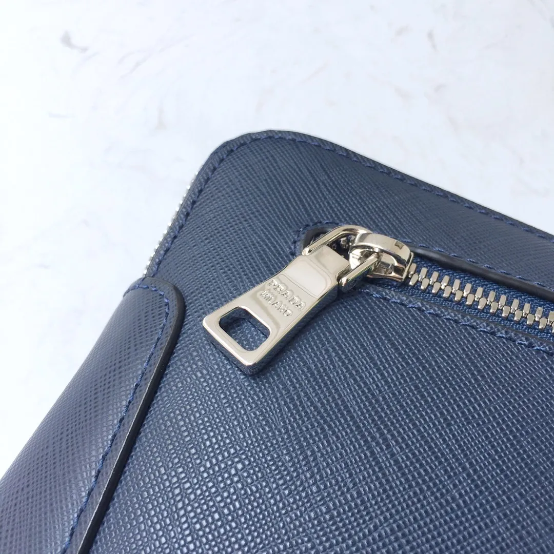 💰1060🎉Classic new model🎉VA81188 handbag has arrived👏👏 Made of cross-grain cowhide, top-grade hardware, double-layer pull, many grids, classic and practical👍👍, it is also a classic handbag that will never go out of style, length 24X height 16x base 6cm👍👍