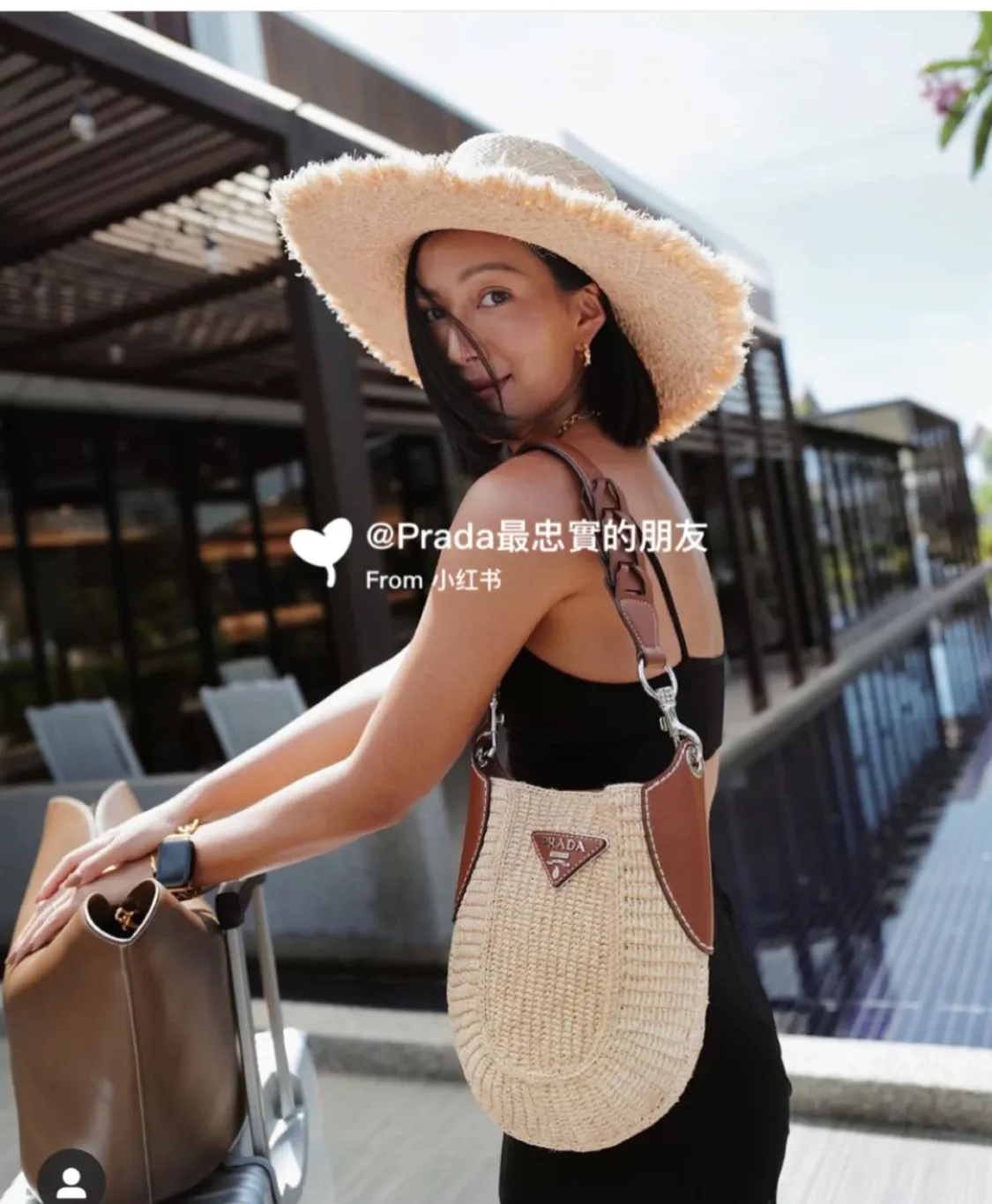 💰1560🎉Hot-selling straw bag🎉Made of high-end, fashionable and exquisite handmade bamboo weaving and imported cowhide leather👏👏Full of artistic flavor~Classic and retro, with fashionable and modern noble charm😘😘An item that you can’t go wrong with daily wear with private clothes. Natural style design As if you can breathe🙊🙊Lightweight/large space👍👍, cute appearance😘😘A popular straw style that will never go out of style, babies, hurry up and get it, it’s so beautiful🙊🙊 1BC126 length 24x height 26cm