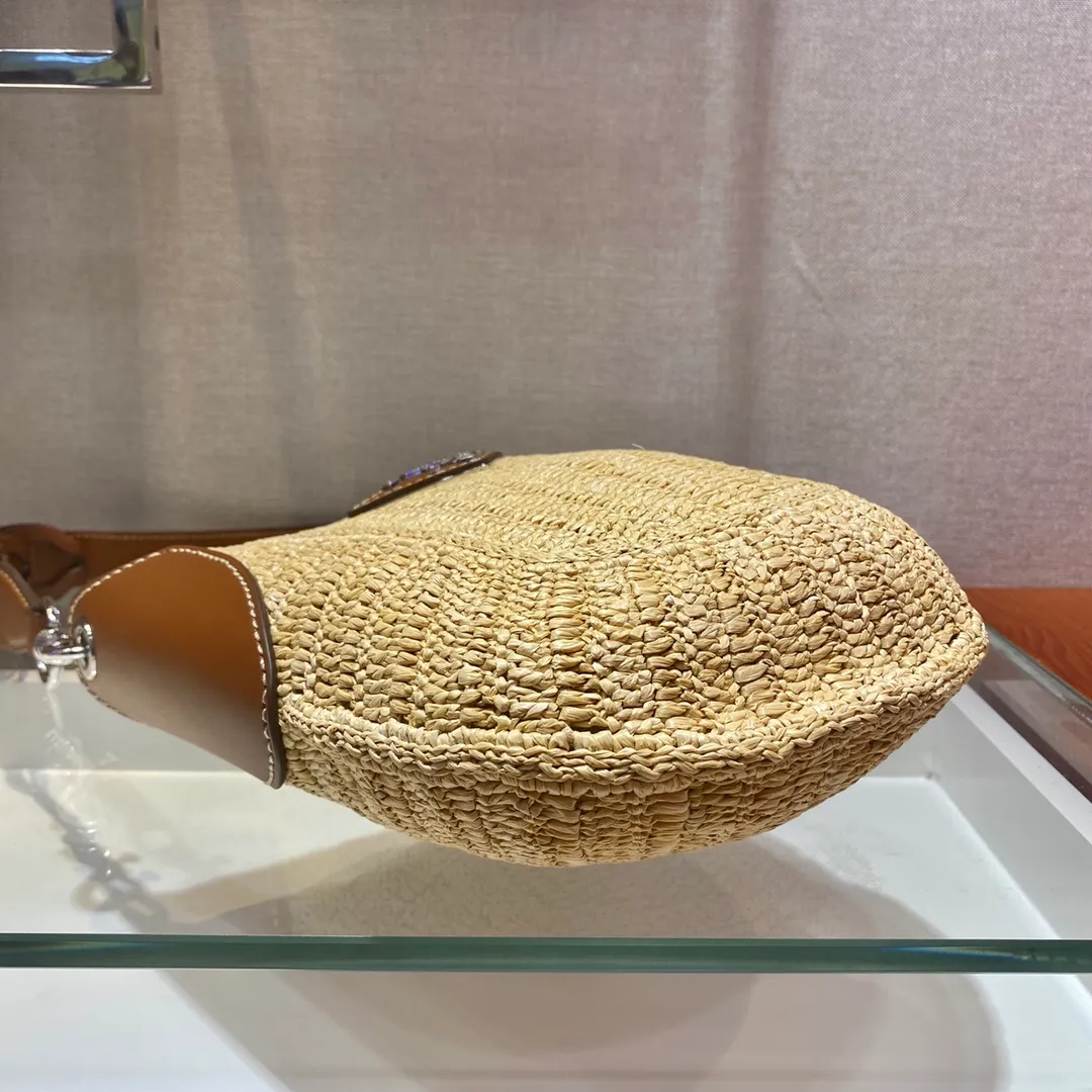 💰1560🎉Hot-selling straw bag🎉Made of high-end, fashionable and exquisite handmade bamboo weaving and imported cowhide leather👏👏Full of artistic flavor~Classic and retro, with fashionable and modern noble charm😘😘An item that you can’t go wrong with daily wear with private clothes. Natural style design As if you can breathe🙊🙊Lightweight/large space👍👍, cute appearance😘😘A popular straw style that will never go out of style, babies, hurry up and get it, it’s so beautiful🙊🙊 1BC126 length 24x height 26cm